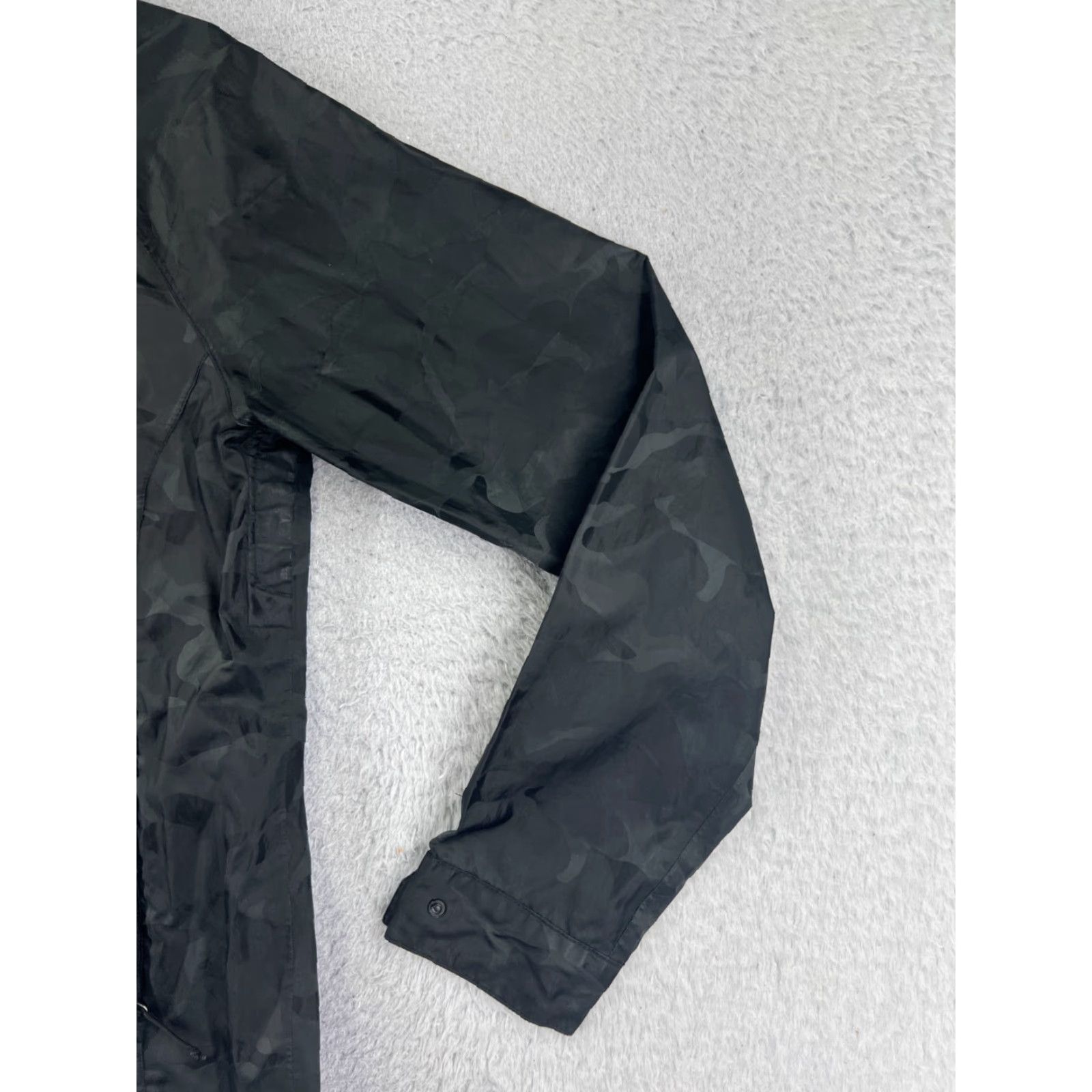 The North Face VINTAGE The North Face Jacket Women S Black Camouflage Full Zip Hooded Windbreaker READ Size S / US 4 / IT 40 - 2 Thumbnail