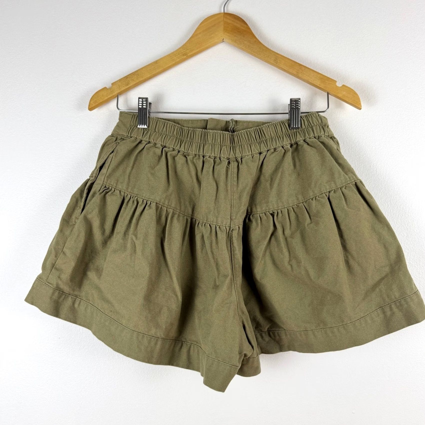 Olive Women Olive Green Tiered Ruffle Button Front Shorts M Cotton Size 32" / US 10 / IT 46 - 2 Thumbnail