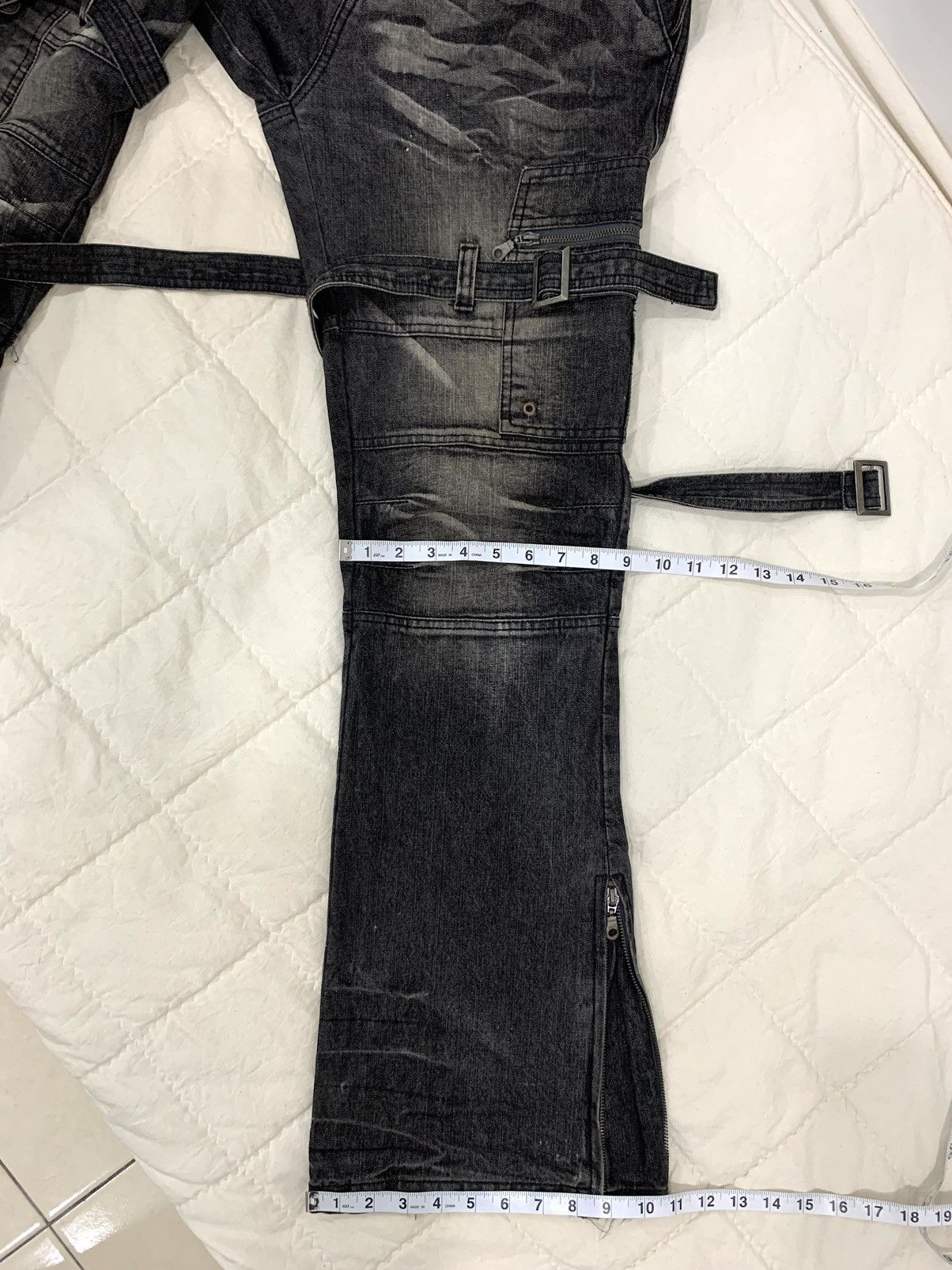 Japanese Brand 2000s Topism Flared Bondage Zipper Jeans Size US 35 - 13 Thumbnail