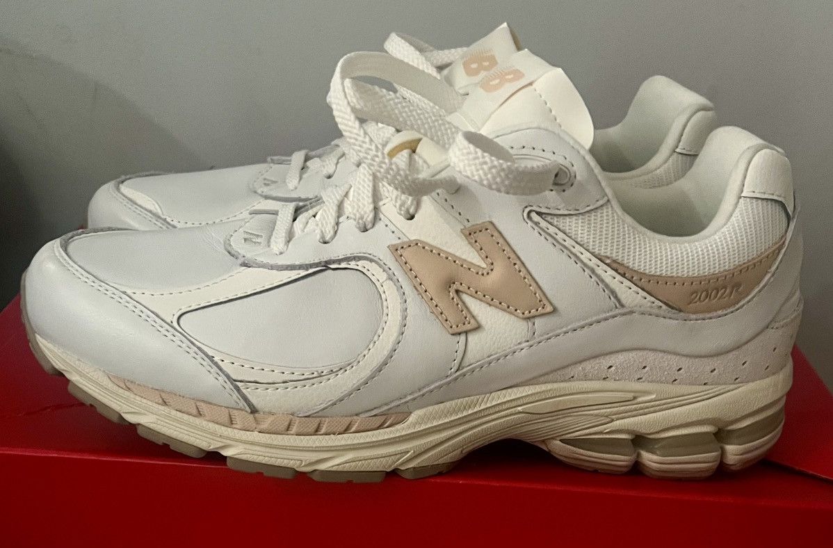 New Balance Authentic New Balance 2002R white vachetta tan sneakers 9.5 Size US 9.5 / EU 42-43 - 1 Thumbnail