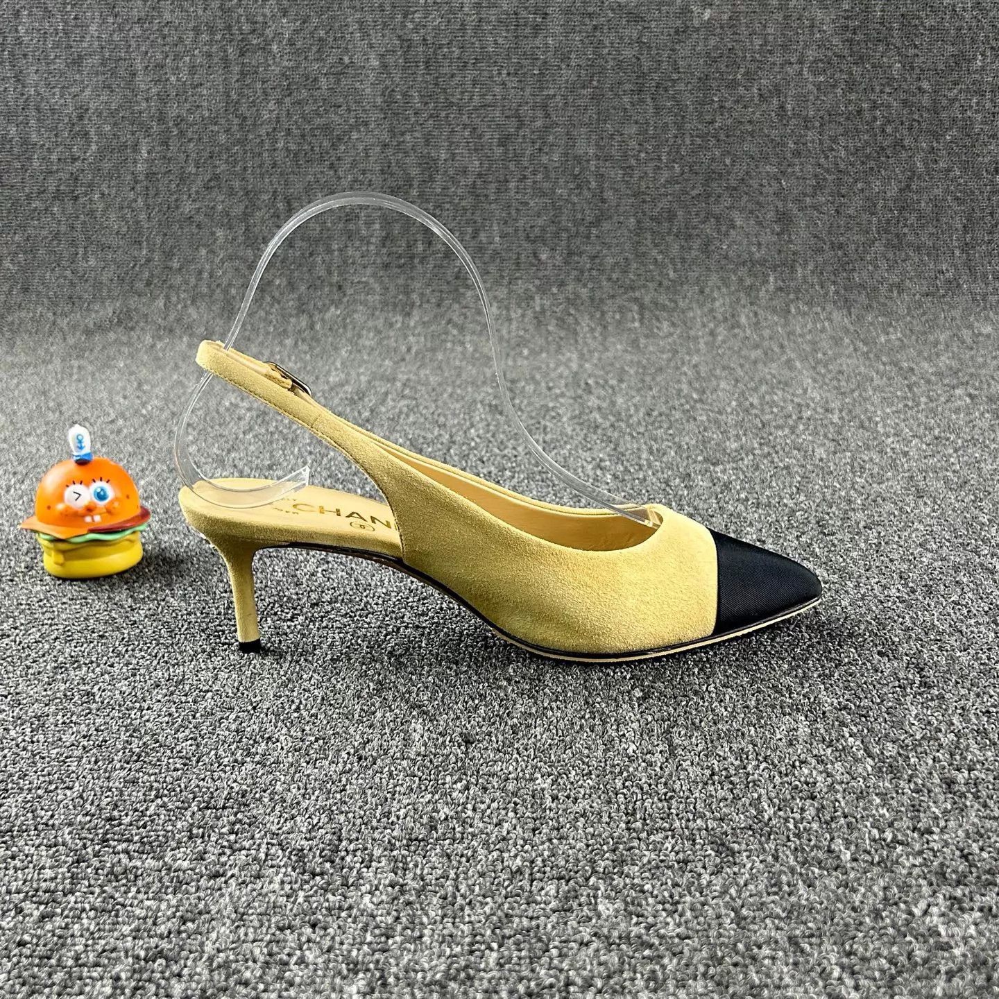 Chanel Chanel color blocked yellow black with CC logo heels Size US 6.5 / IT 36.5 - 4 Thumbnail