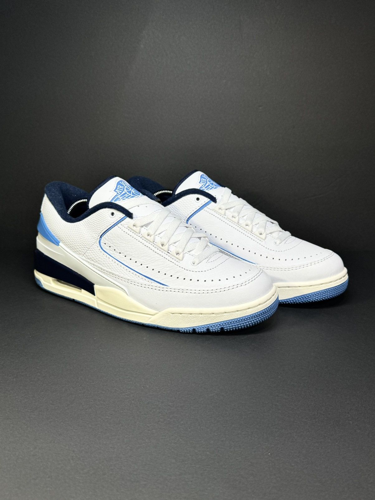 Jordan Brand Air Jordan Retro 2/3 UNC Universal Blue/White Size US 9.5 / EU 42-43 - 1 Thumbnail
