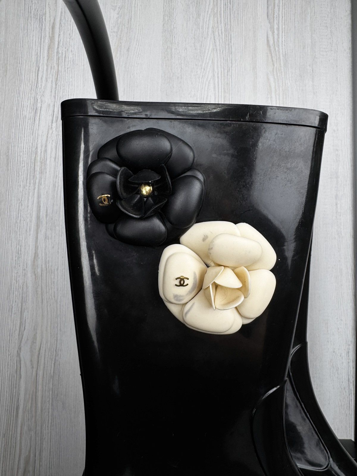 Chanel CHANEL Rubber Camellia Rain Boots Black size 37 Size US 7 / IT 37 - 3 Thumbnail