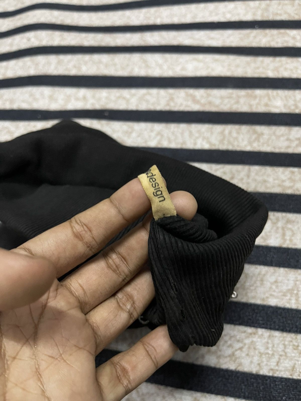 If Six Was Nine 2000s SEMANTIC DESIGN STAGGER MULTI ZIPPER BEANIE HAT Size ONE SIZE - 5 Thumbnail