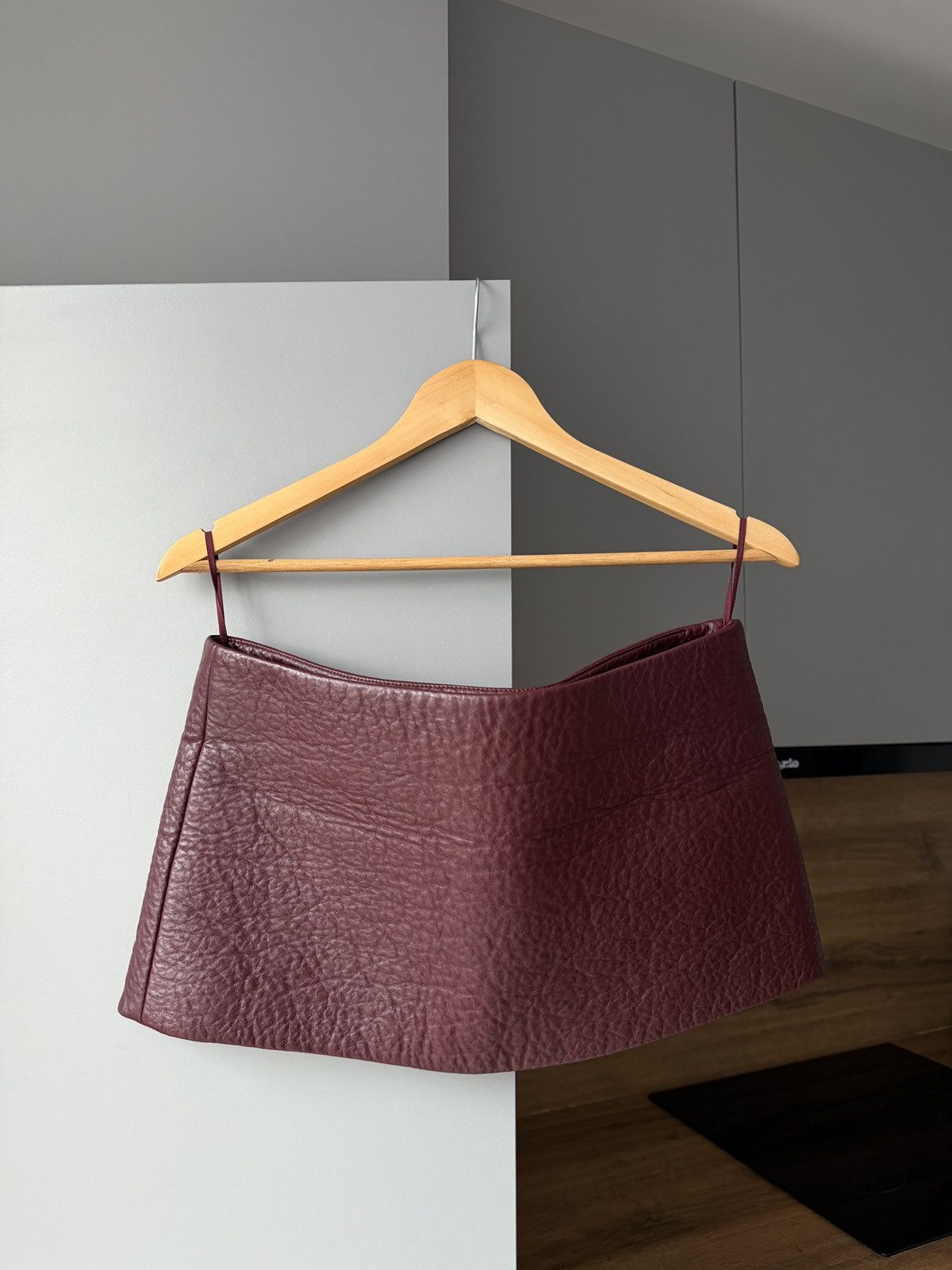 Miu Miu Miu Miu Logo Patch Burgundy Lamb Skin Mini Skirt Size 27" / US 4 / IT 40 - 2 Thumbnail