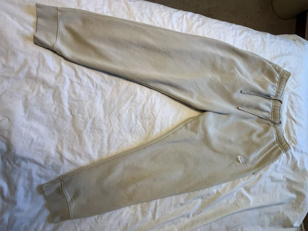 Nike Worn by D1 basketball player 6’8” 210 Size US 36 / EU 52 - 1 Thumbnail