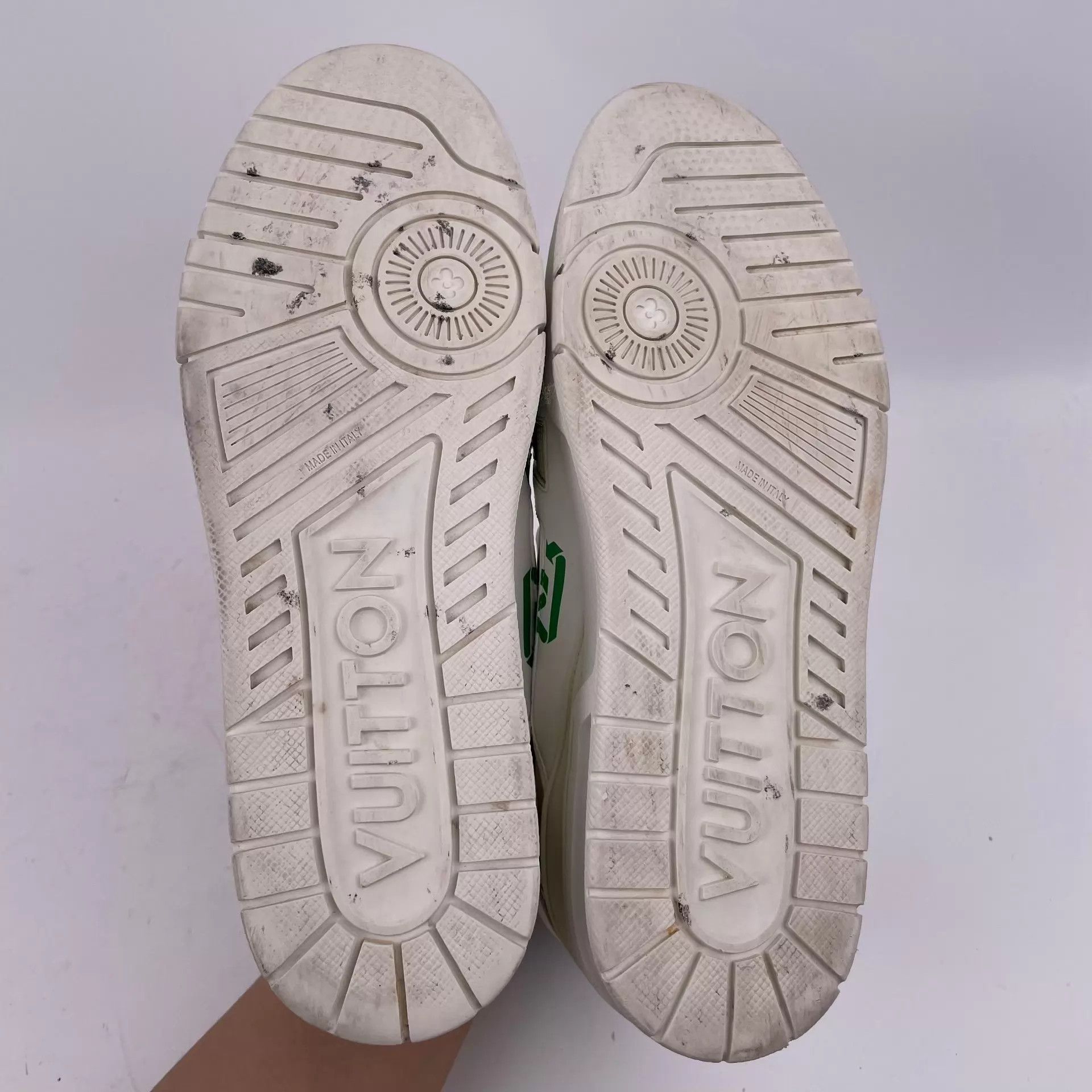 Louis Vuitton LV White Sneakers US 8 260517ZXYYL08 Size US 8 / EU 41 - 4 Thumbnail