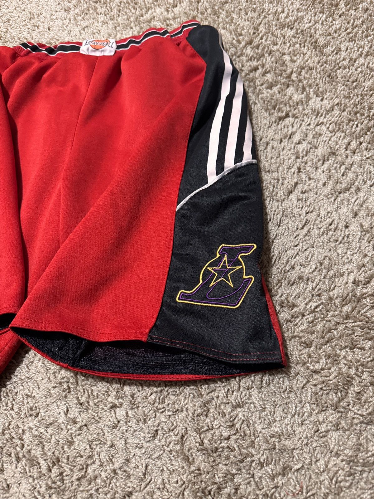 NBA Vintage Basketball shorts Lakers 24 Size US 32 / EU 48 - 3 Thumbnail