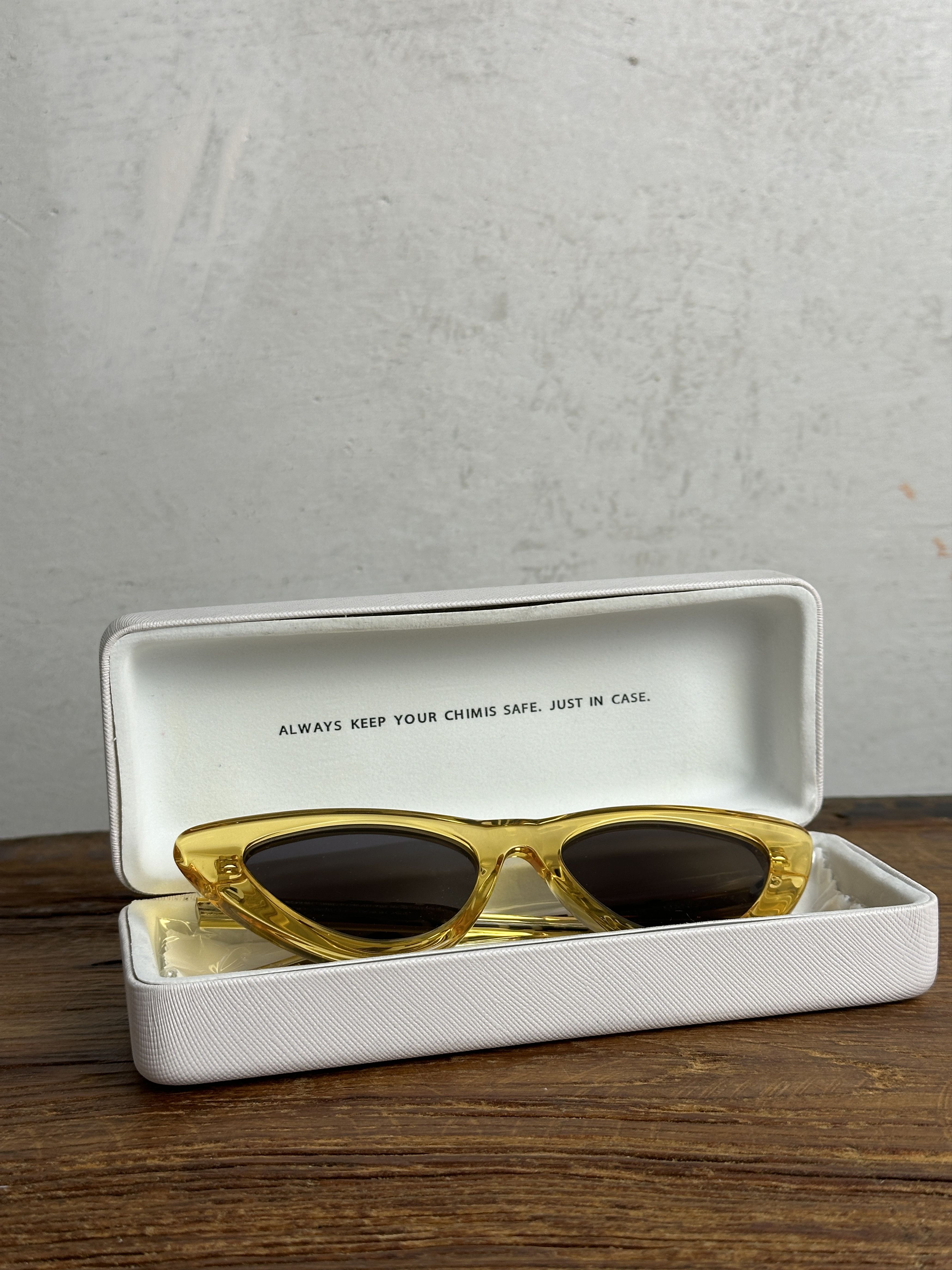 CHIMI Chimi Yellow Transparent Cat Eye Sunglasses Size ONE SIZE - 4 Thumbnail