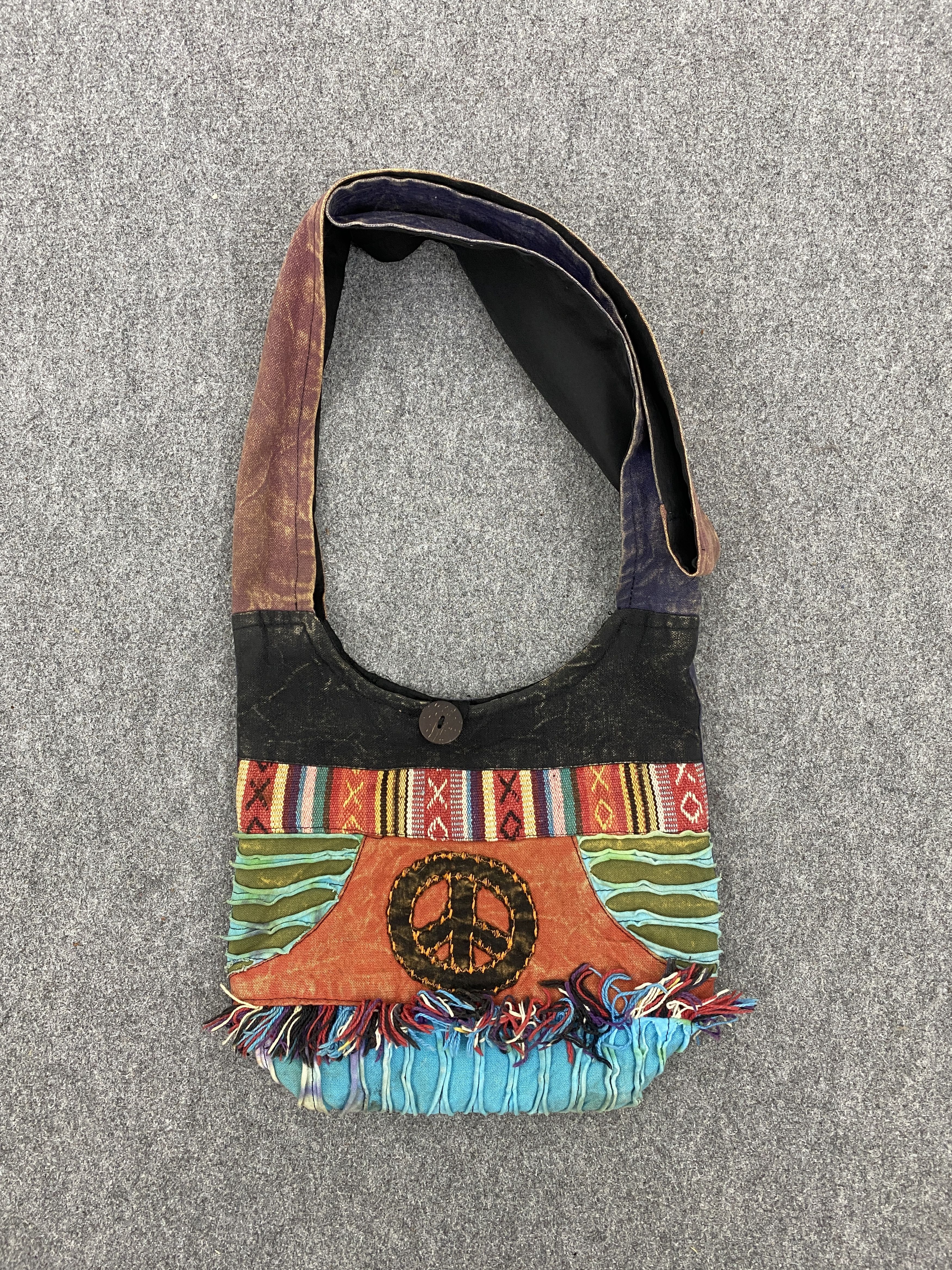 Japanese Brand Vintage Boho Hippies Patchwork Crossbody Sling Bag BG0110 Size ONE SIZE - 3 Thumbnail