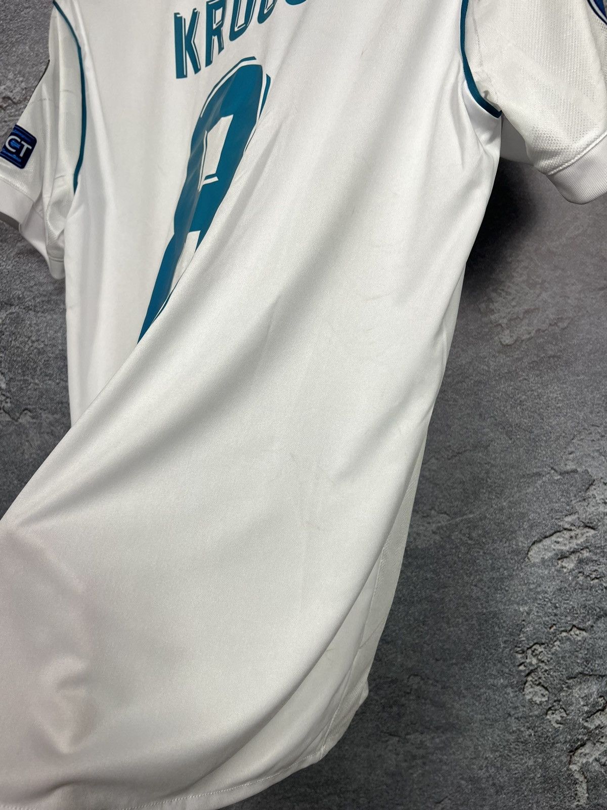 Adidas Adidas #8 Toni Kross Real Madrid Final Kiev 2018 Jersey Size US M / EU 48-50 / 2 - 20 Thumbnail