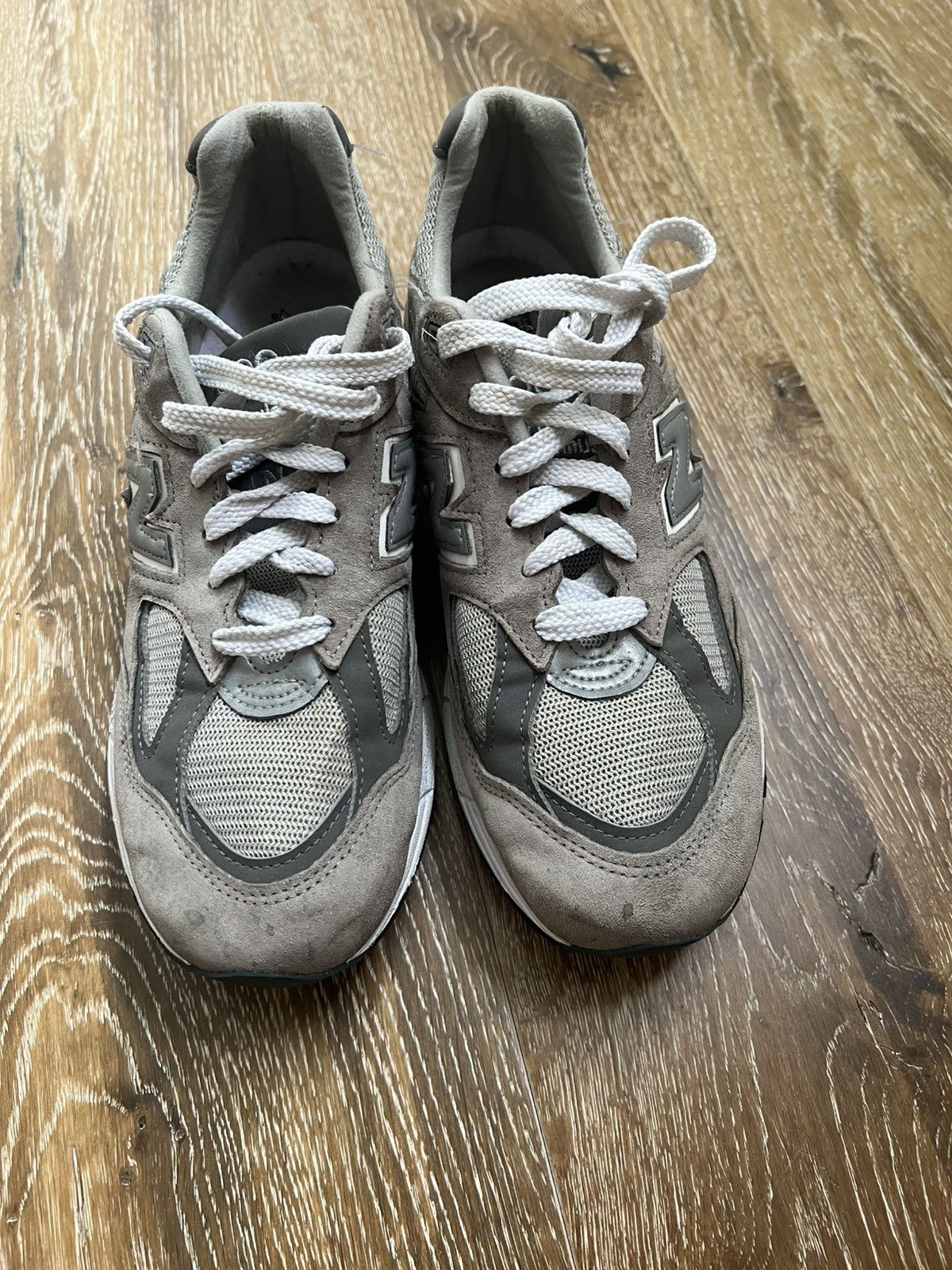 New Balance New Balance 990v2 Size US 9.5 / EU 42-43 - 4 Thumbnail