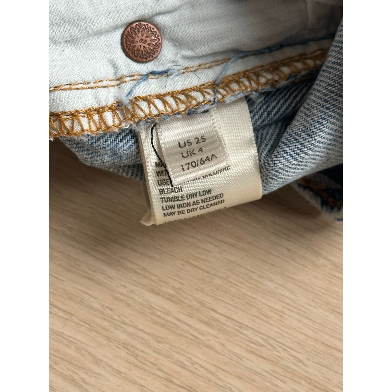 Free People Free People Denim Shorts with Floral Pattern - Size 25 Size 25" / US 0 / IT 36 - 4 Thumbnail