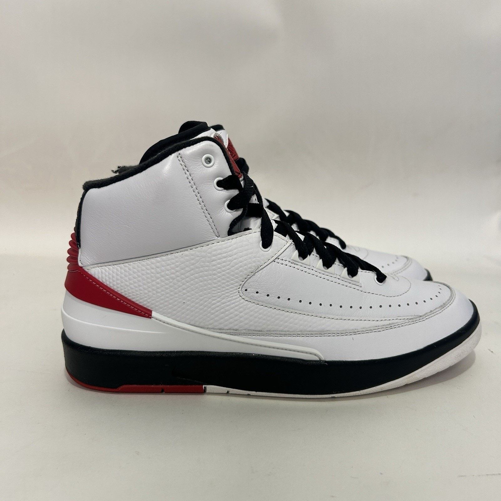 Nike Nike Air Jordan 2 Retro OG “”Chicago/White Red” Size US 9.5 / EU 42-43 - 4 Thumbnail