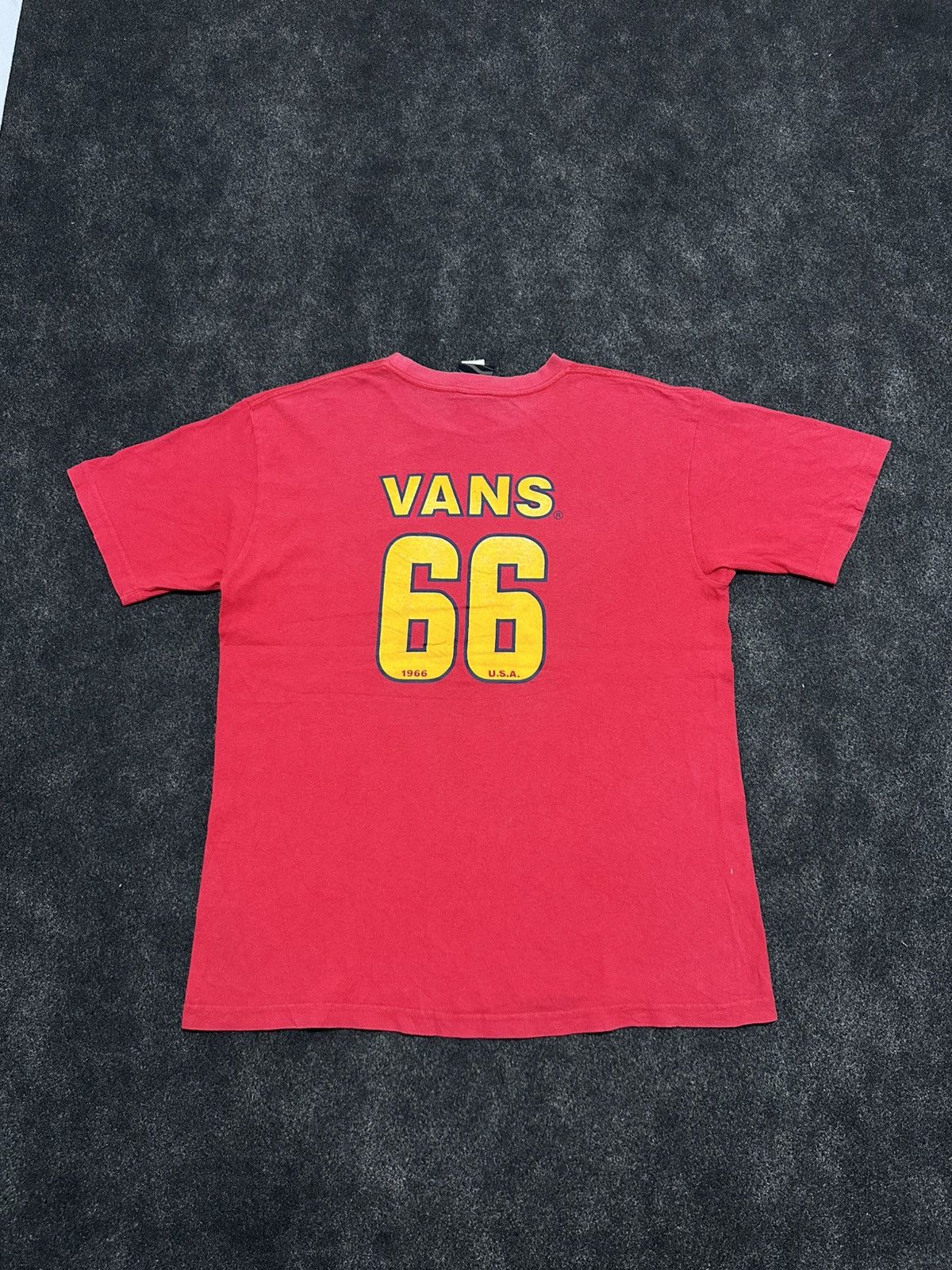 Vans Vintage 90s/Y2K VANS "66" USA Graphic T-Shirt - Red Size US L / EU 52-54 / 3 - 5 Thumbnail