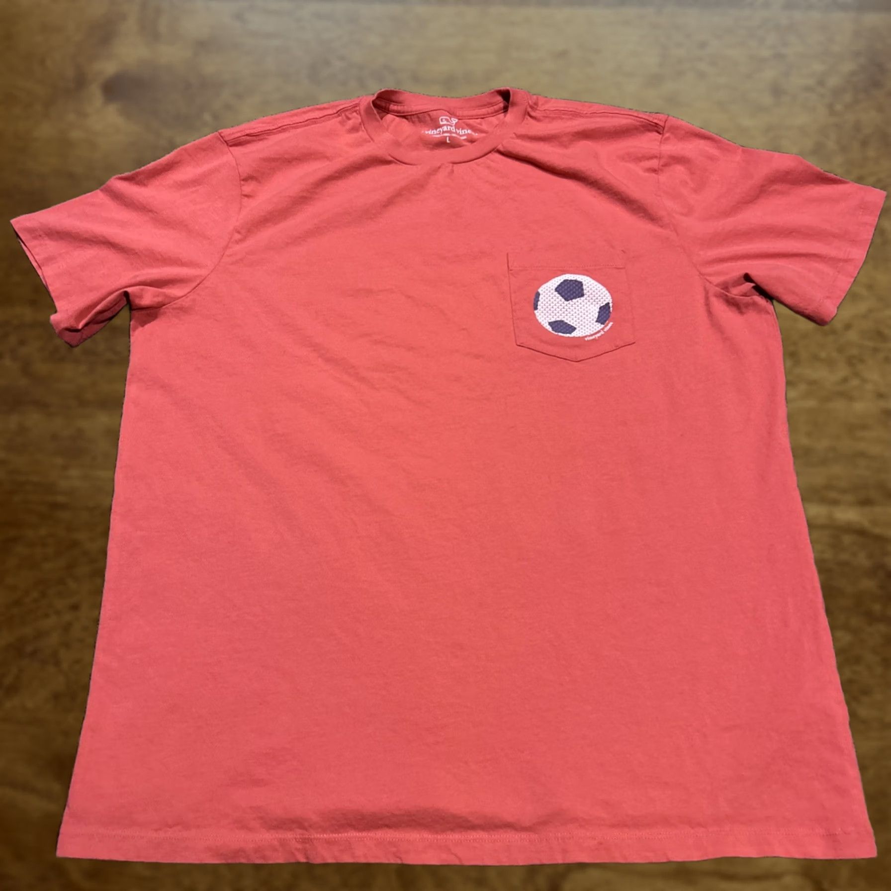 Vineyard Vines Vineyard Vines Men’s Coral T-Shirt Crew Neck Short Sleeve Size L Cotton Pockets Logo Graphic Print Size US L / EU 52-54 / 3 - 1 Thumbnail