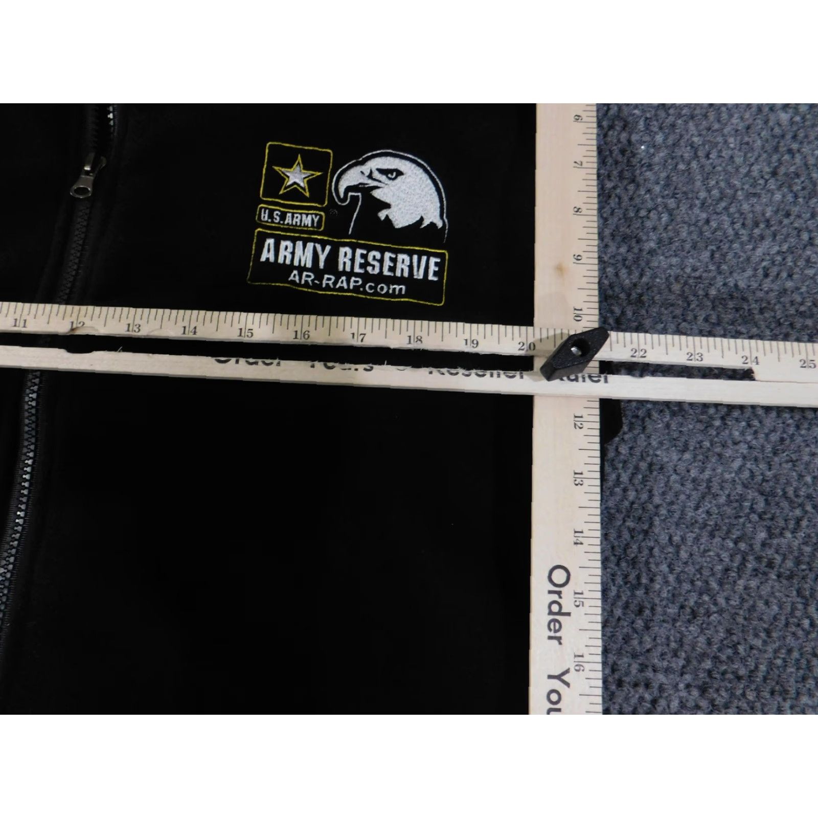Vintage U.S. Army Reserve Vest Mens Medium Black Fleece Full Zip Embroidered Logo AR-RAP Size US M / EU 48-50 / 2 - 7 Thumbnail