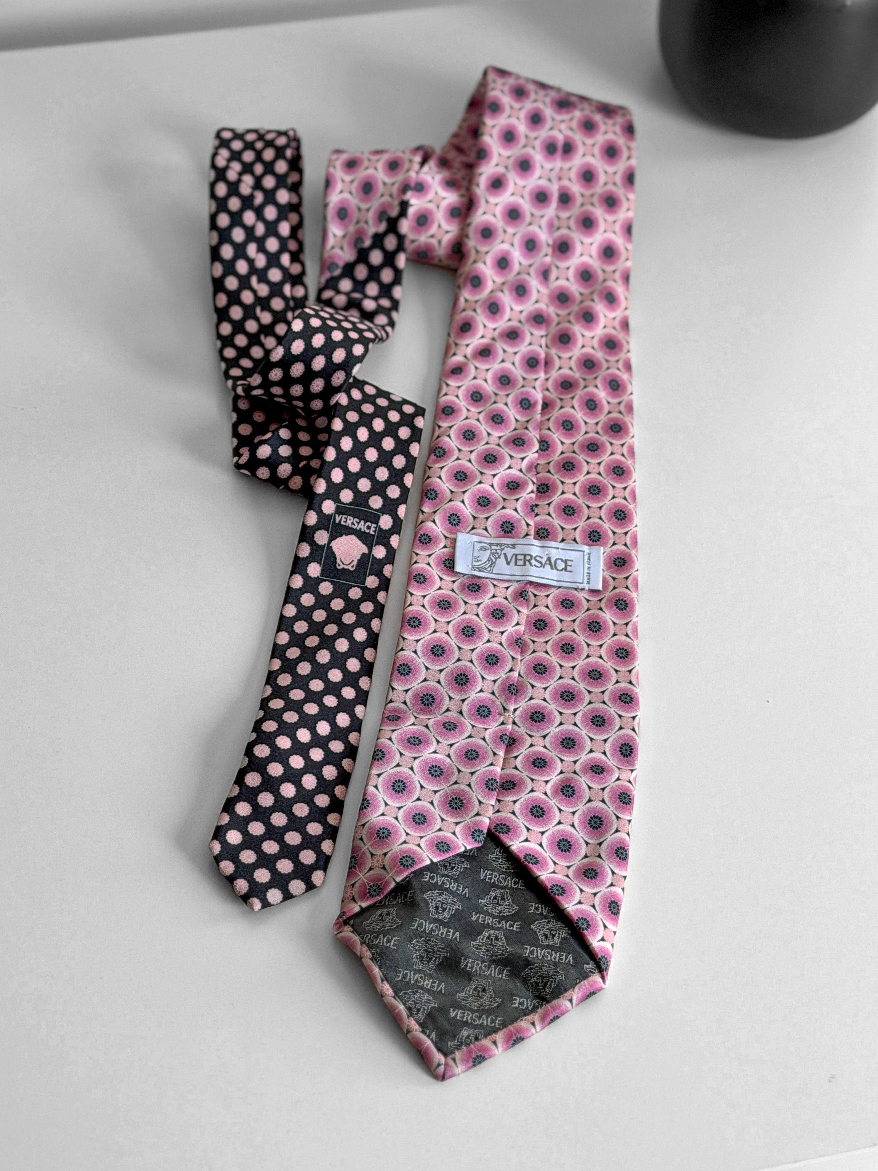 Versace Versace Vintage Silk Cravat Made in Italy Size ONE SIZE - 1 Thumbnail