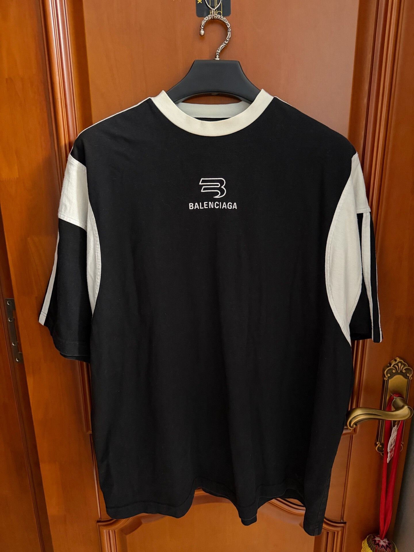 Balenciaga Balenciaga Color Block Logo Short Sleeve T-shirt Size US S / EU 44-46 / 1 - 1 Thumbnail