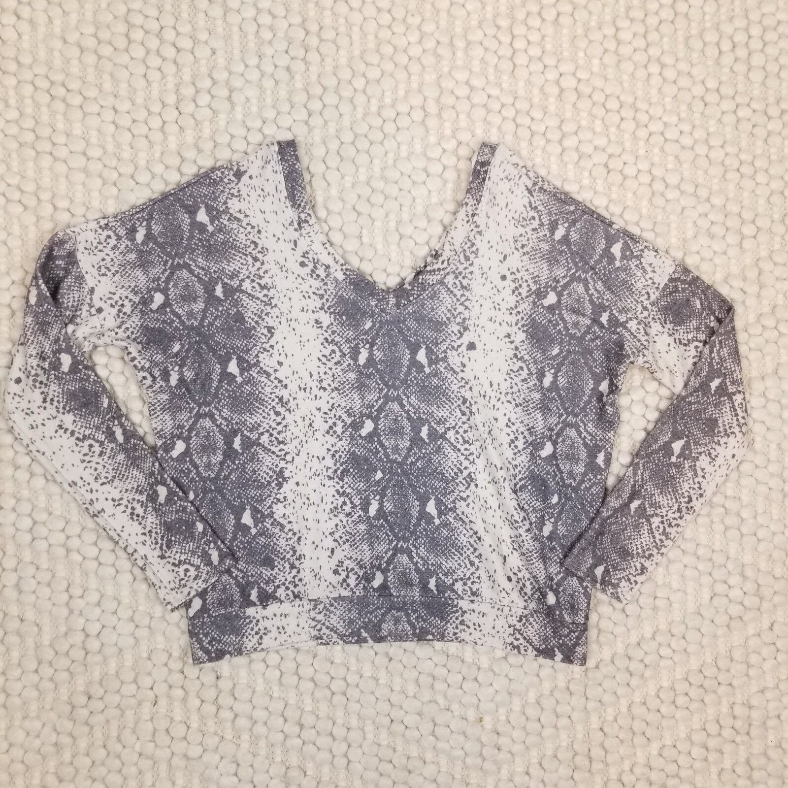 Wildfox Wildfox "Daphne" V-Neck Pullover Sweater Gray Python Print M Size M / US 6-8 / IT 42-44 - 6 Thumbnail