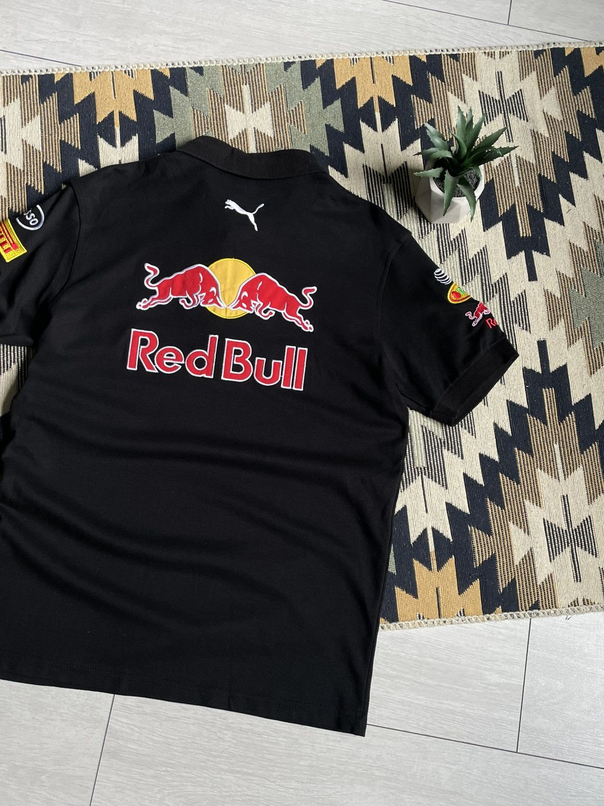 Red Bull Vintage Red Bull Aston Martin Big Logo Y2K T-shirt Size US L / EU 52-54 / 3 - 9 Thumbnail