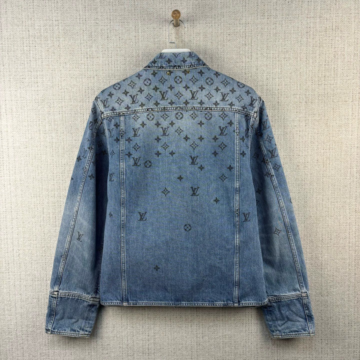 Louis Vuitton Brand new, unused Louis Vuitton size 52 logo denim jacket Size US L / EU 52-54 / 3 - 2 Thumbnail