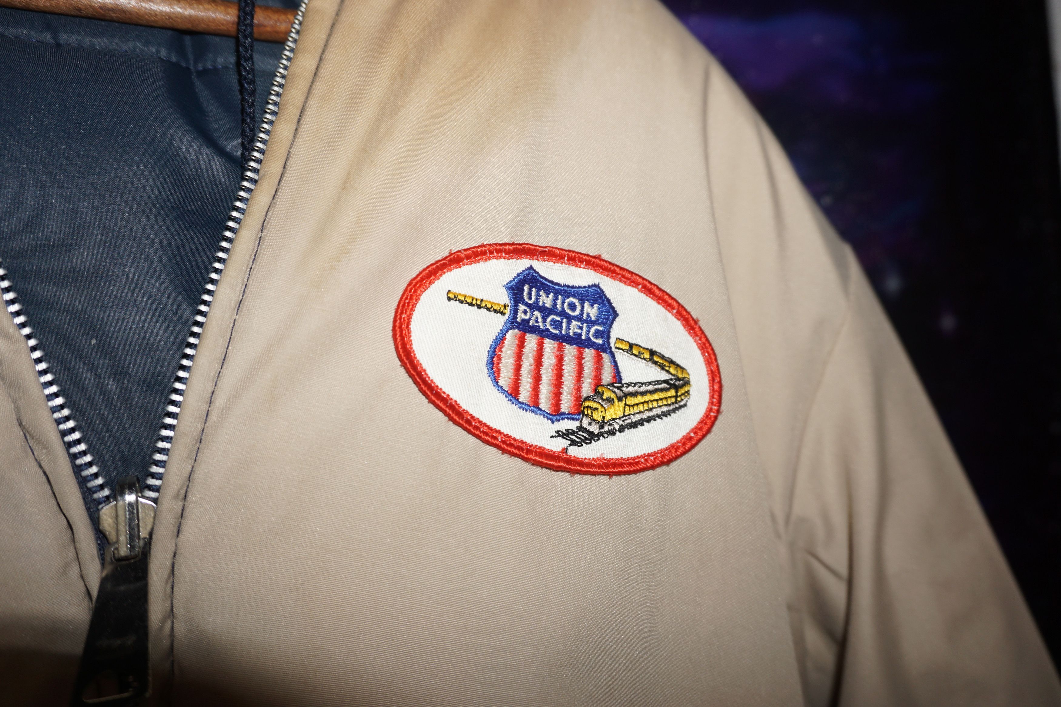 Vintage Vintage Union Pacific Reversible Jacket Size US L / EU 52-54 / 3 - 10 Thumbnail