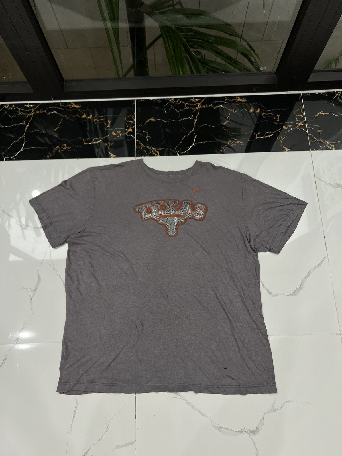 Nike × Vintage 90's RARE DISTRESSED NIKE TEXAS BULL SWOOSH LOGO TEE Size US XL / EU 56 / 4 - 1 Thumbnail