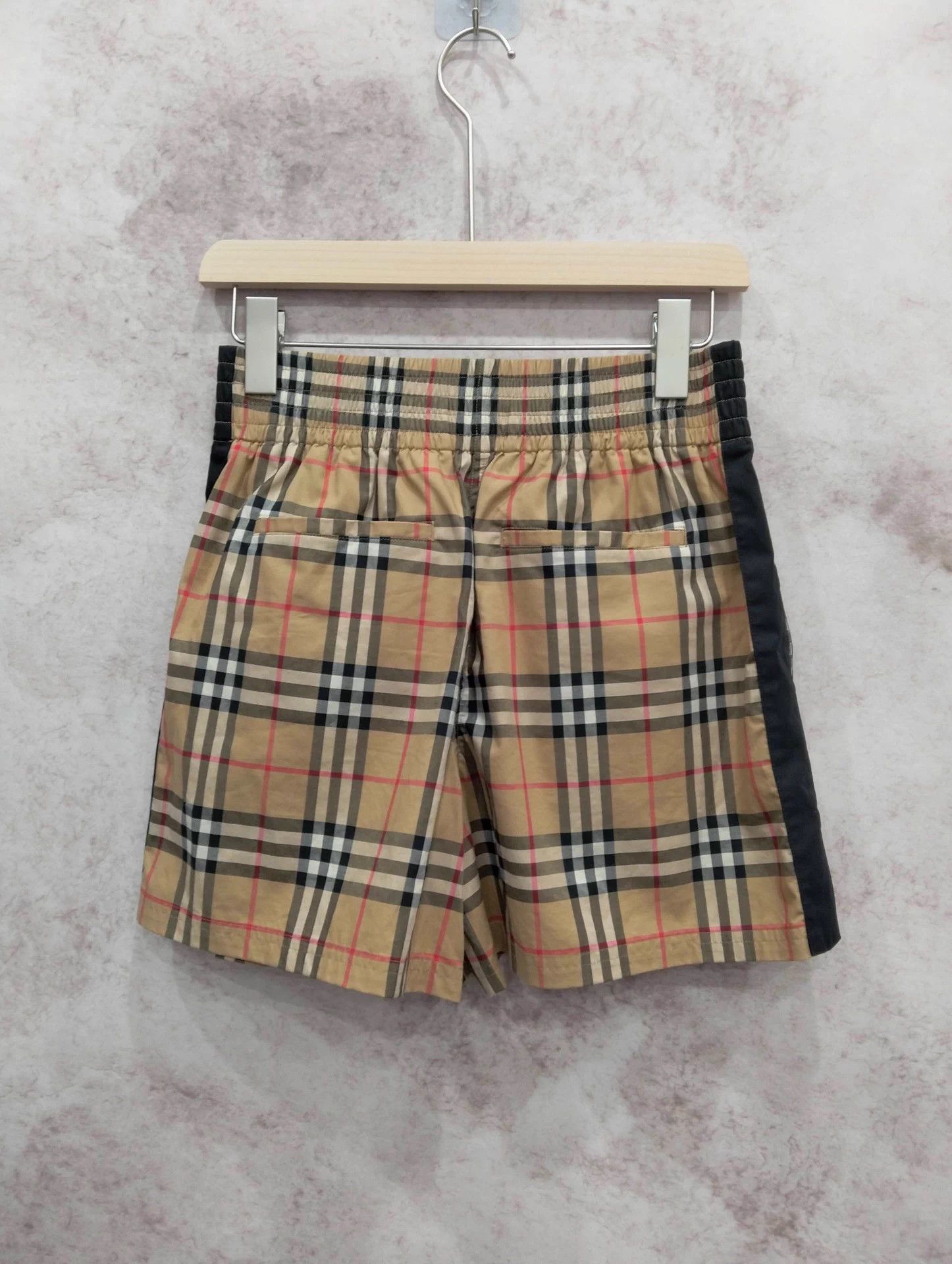 Burberry Burberry Classic Check Black Trim Short UK4 Size 25" / US 0 / IT 36 - 2 Thumbnail