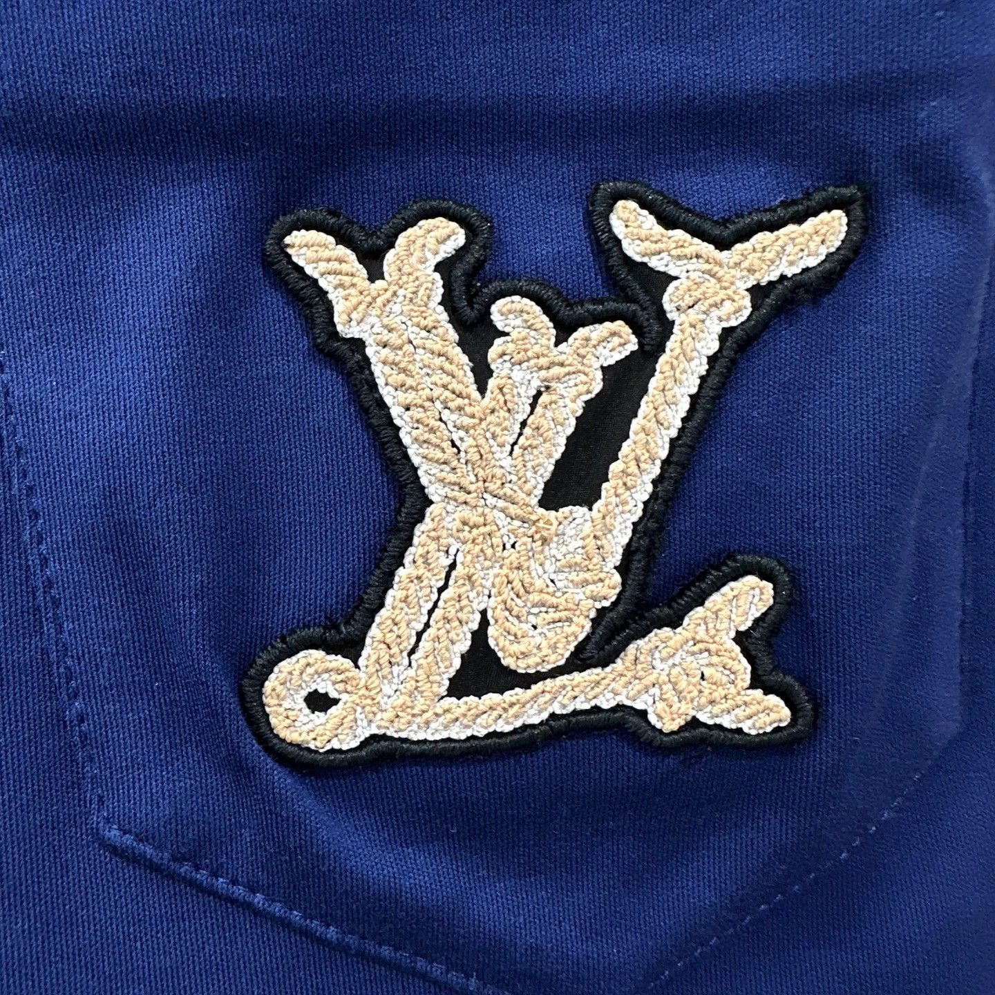 Louis Vuitton Louis Vuitton Blue Logo Embroidered Pocket Cotton SS Tee M Size M / US 6-8 / IT 42-44 - 6 Thumbnail