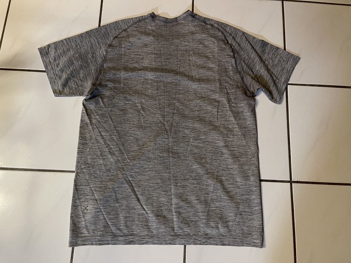 Lululemon Lululemon T Shirt Mens XL Gray Gym Workout Active Size US XL / EU 56 / 4 - 7 Thumbnail