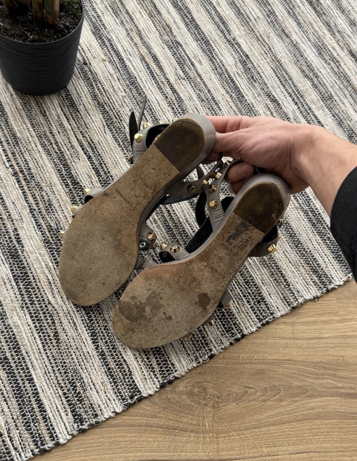 Balenciaga Balenciaga Gris Pyrite Studded Sandals Lambskin Womans 39 Size US 9 / IT 39 - 12 Thumbnail