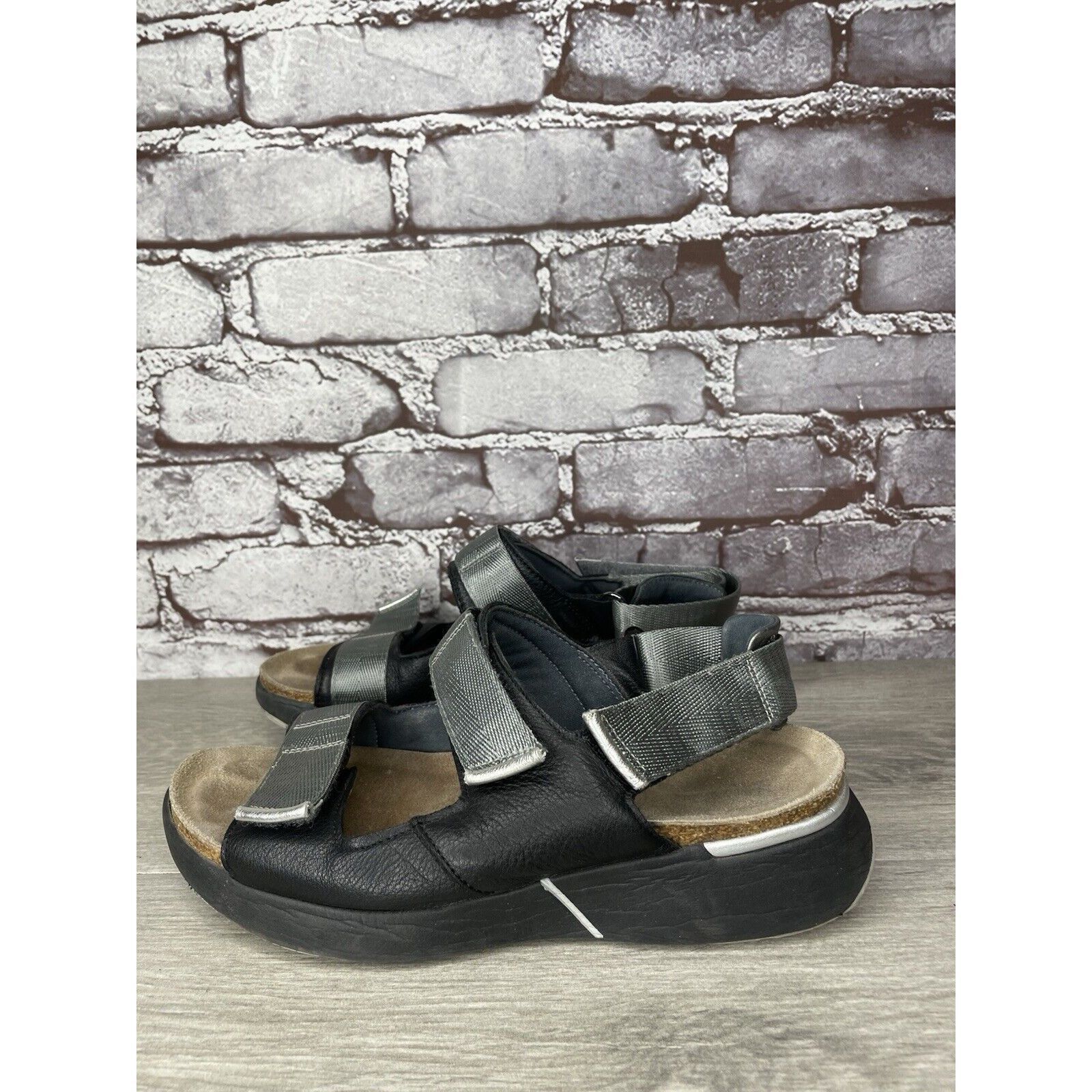 Other Naot Black Leather Gray Textile Wedge Ankle Strap Sandals Wo Size US 7.5 / IT 37.5 - 18 Thumbnail