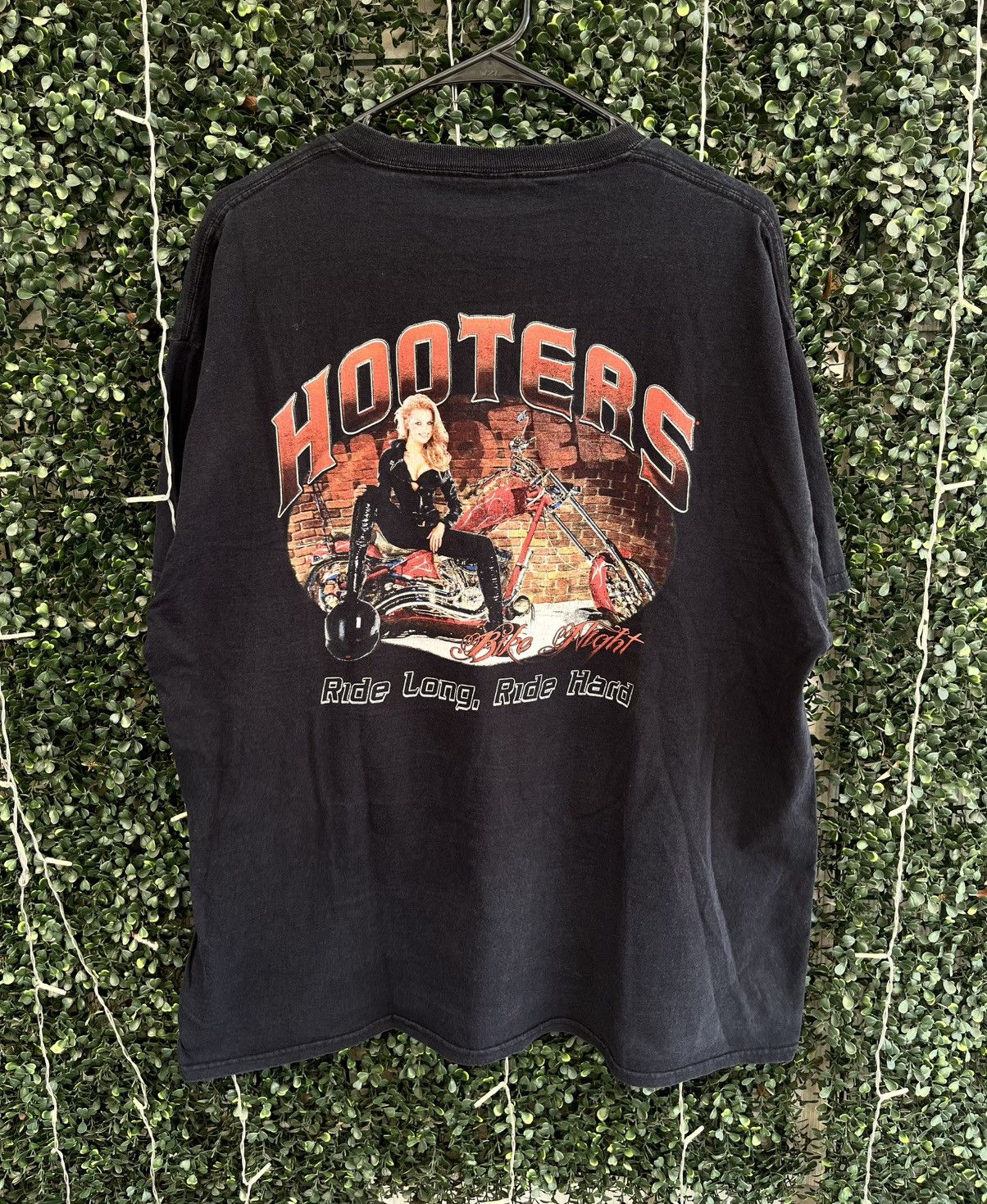Other Hooters Vintage Tee Size US XL / EU 56 / 4 - 1 Thumbnail