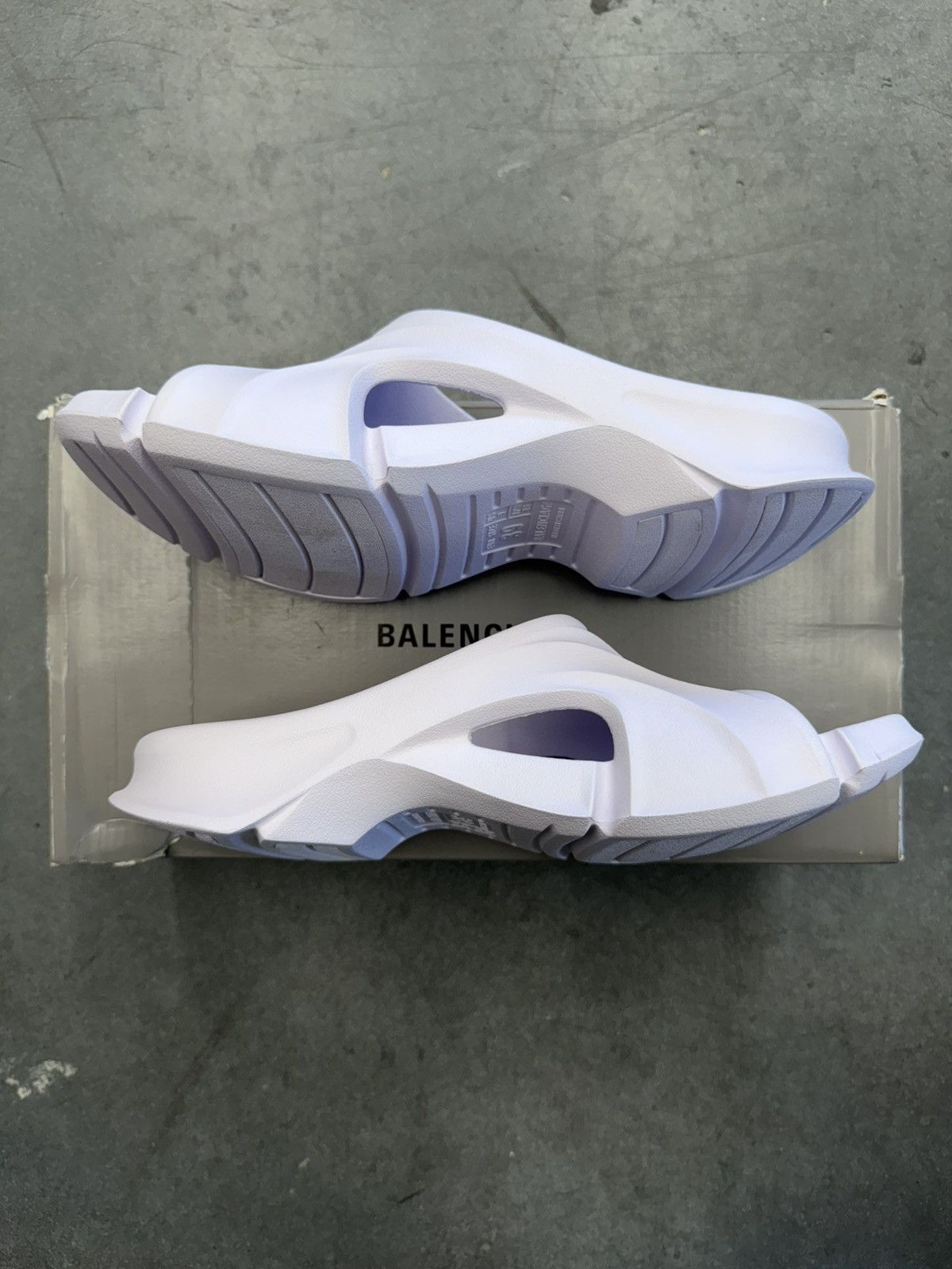 Balenciaga Balenciaga Mold Slide Sandals White Size 39 / US 9 Size US 9 / EU 42 - 3 Thumbnail