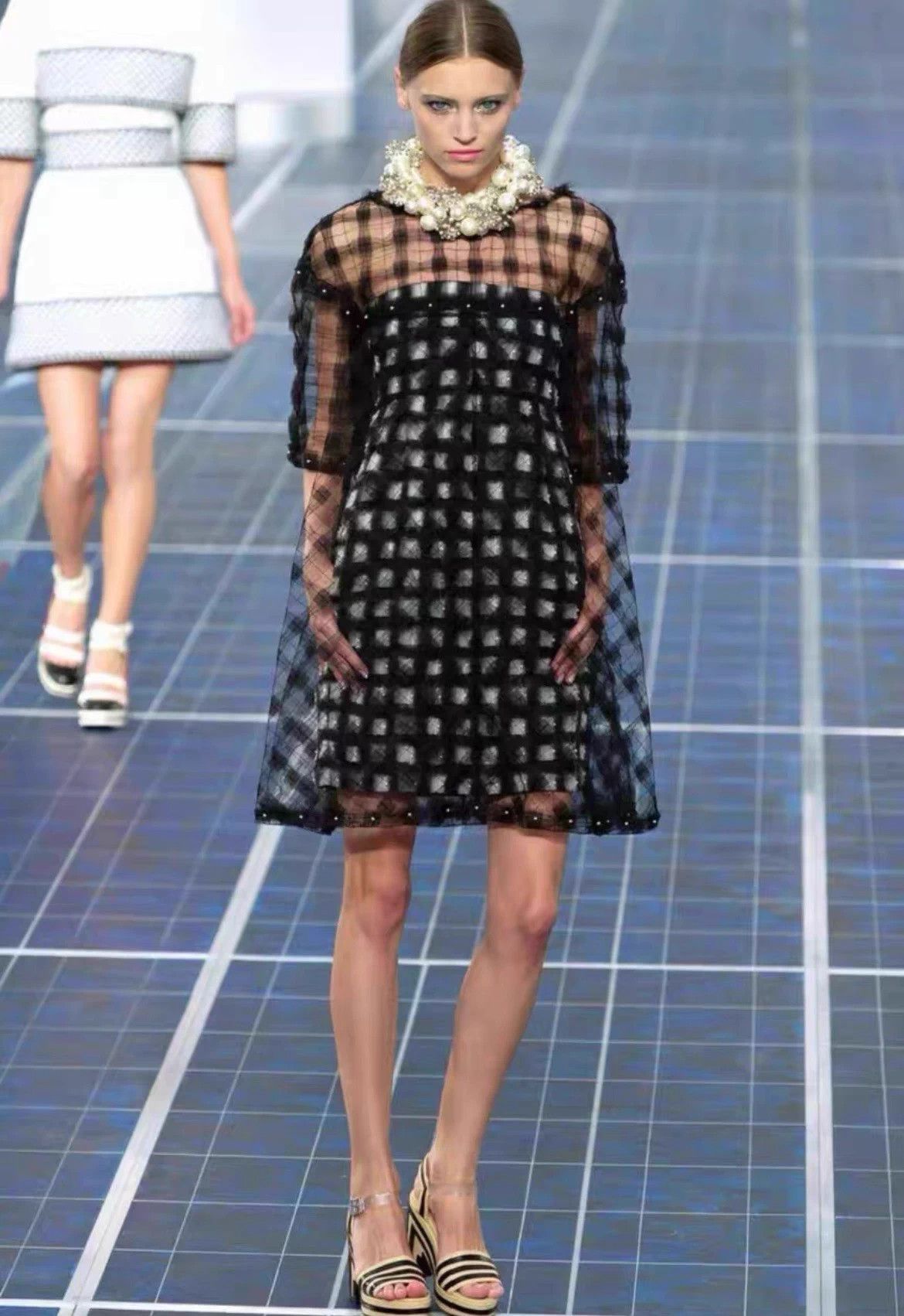 Chanel Chanel Black Detailed Pearl Strapless Tulle Dress Size S / US 4 / IT 40 - 9 Thumbnail