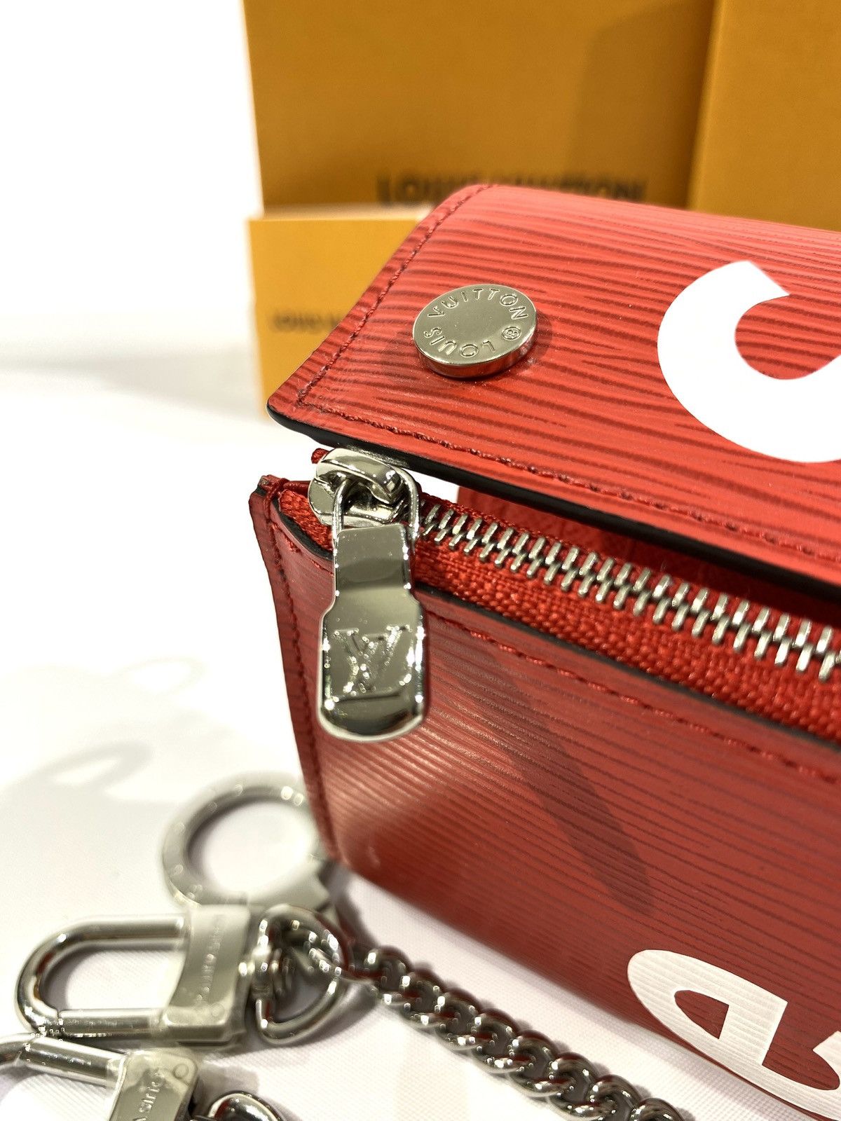 Louis Vuitton × Supreme Louis Vuitton X SUPREME Chain Wallet Red EPI Leather Size ONE SIZE - 3 Thumbnail