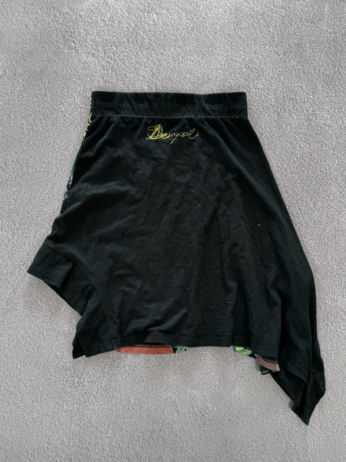 Japanese Brand 2000’s Aesthetic Y2K Desigual Graphic Skirt Size 30" / US 8 / IT 44 - 8 Thumbnail