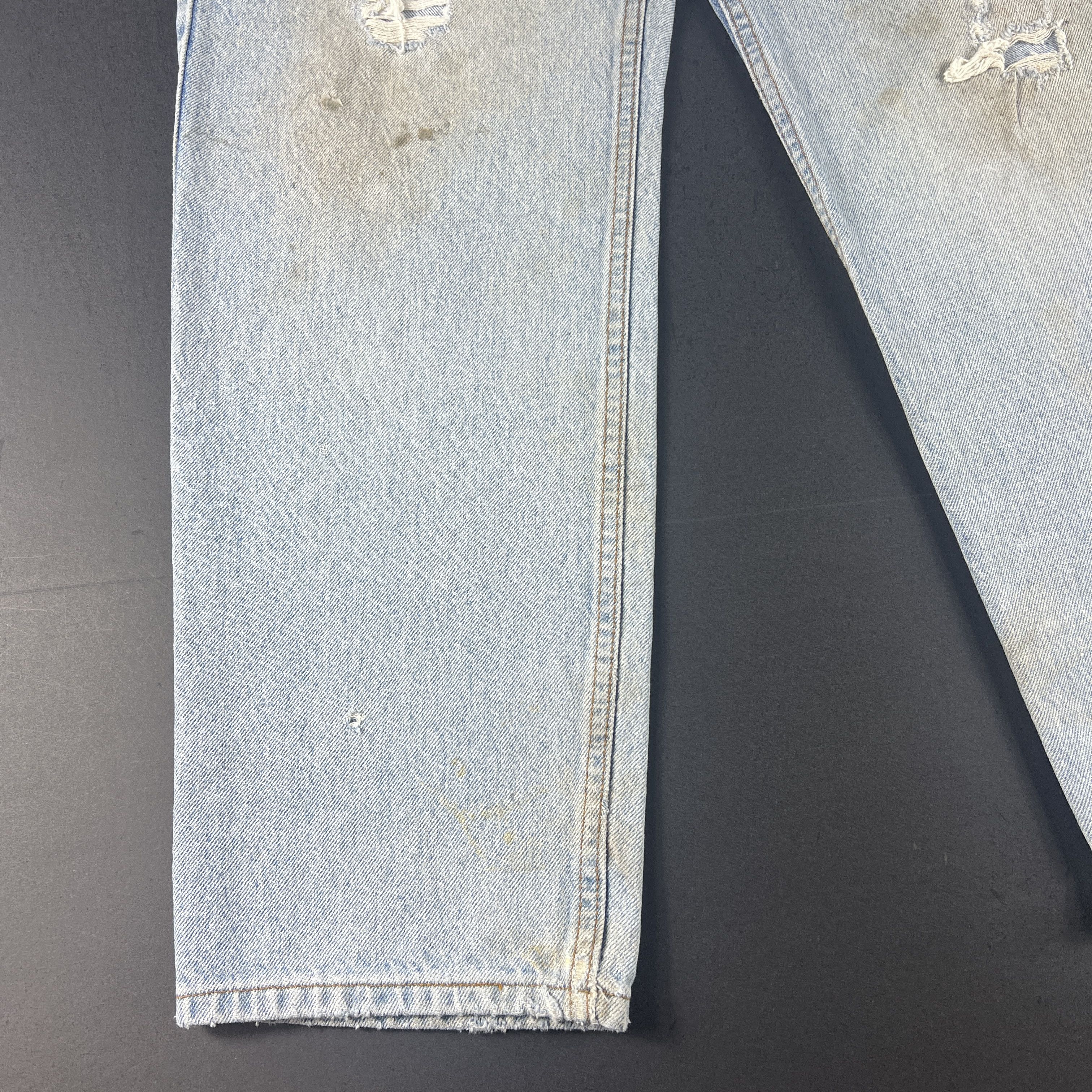 Levi's VTG Levi's Jeans 550 Relaxed Blue Thrashed Denim Orange Tab Size US 33 - 6 Thumbnail