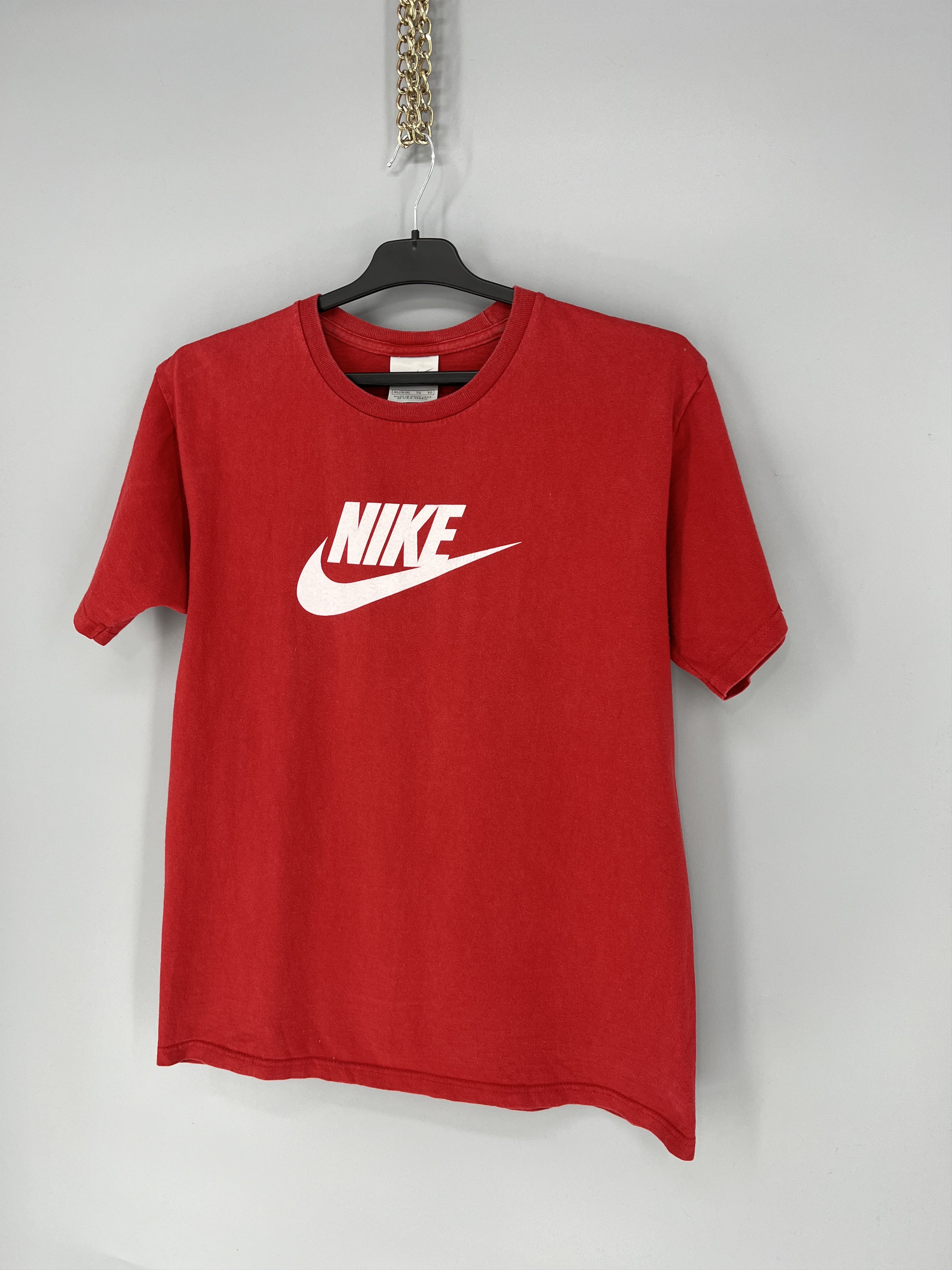 Nike Vintage Y2K Nike Center Swoosh Logo T-Shirt Size US L / EU 52-54 / 3 - 3 Thumbnail