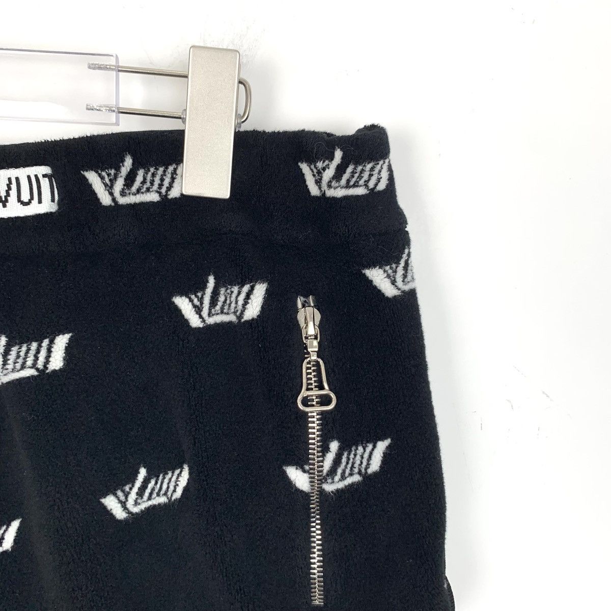 Louis Vuitton Louis Vuitton 22FW Black Logo Intarsia Casual Shorts K26WX Size 28" / US 6 / IT 42 - 3 Thumbnail
