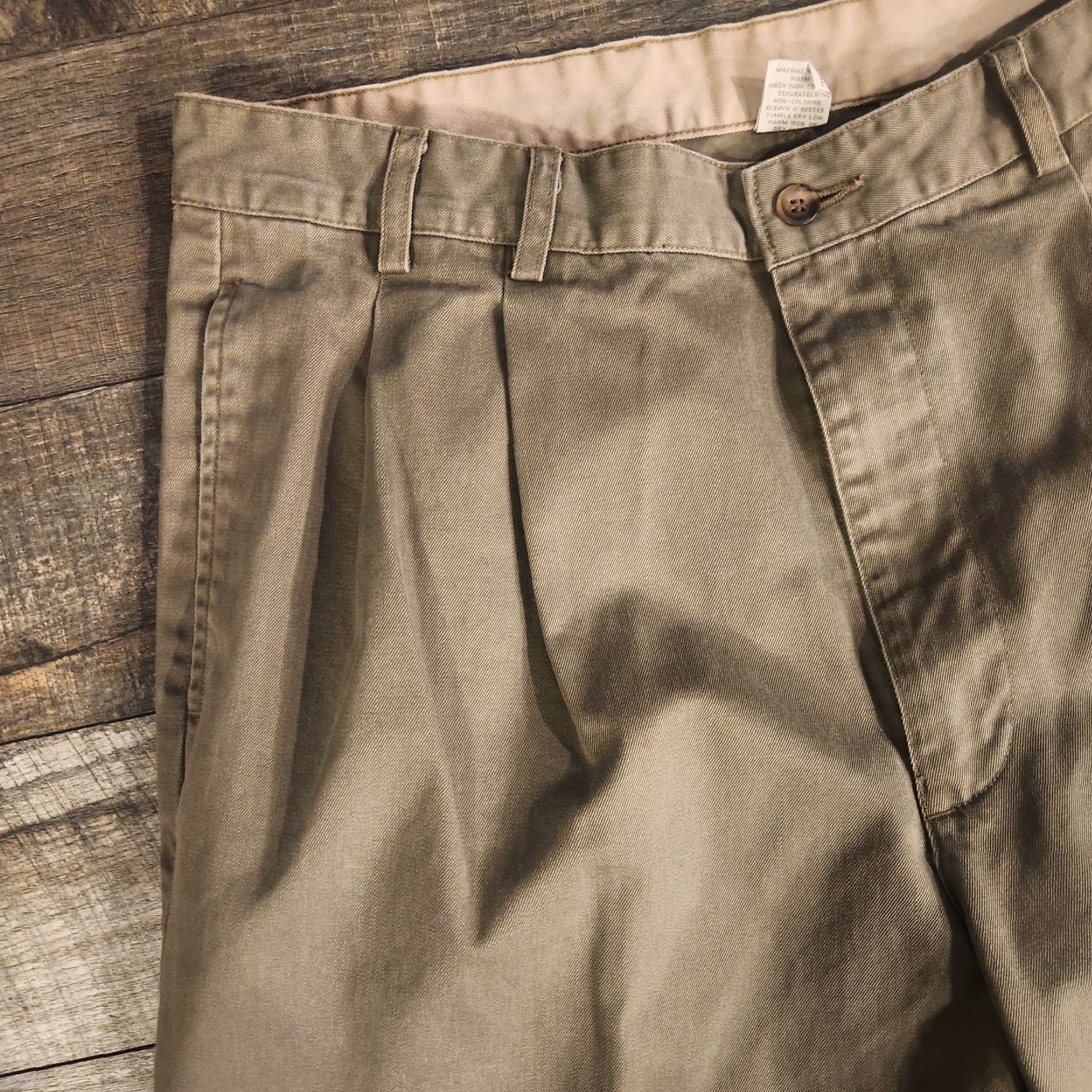 Banana Republic VINTAGE Banana Republic Pleated Cuffed Chino Pants 35 X 29 Olive Green Shirt? Size US 35 - 5 Thumbnail