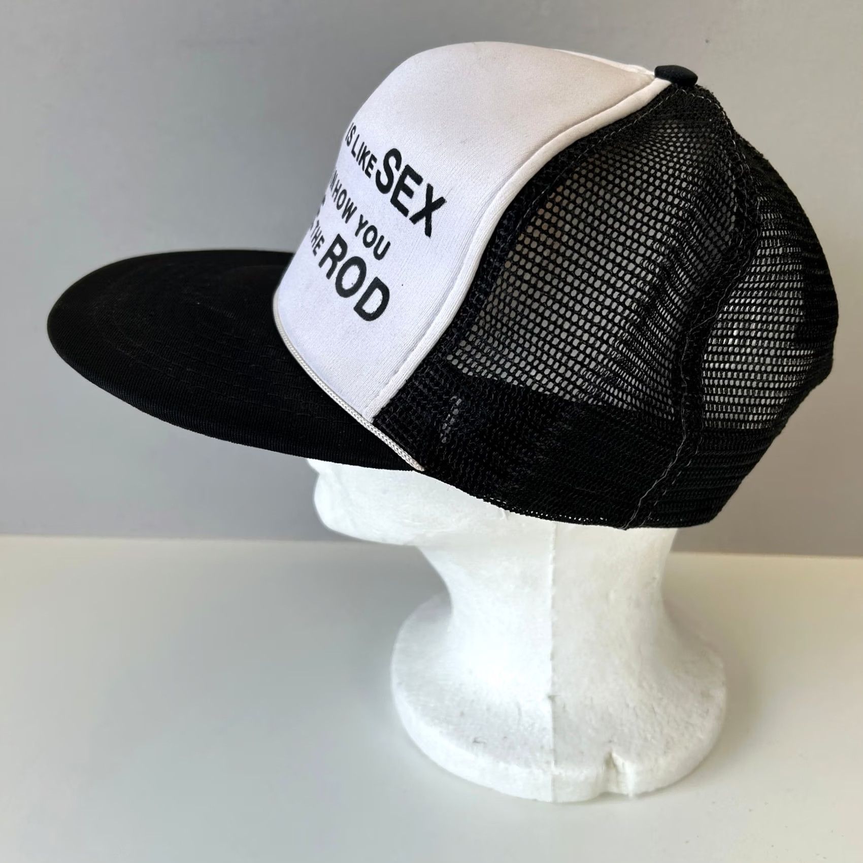 Vintage VINTAGE Funny Fishing Hat Trucker Like Sex It’s How You Handle The Rod Black Size ONE SIZE - 3 Thumbnail