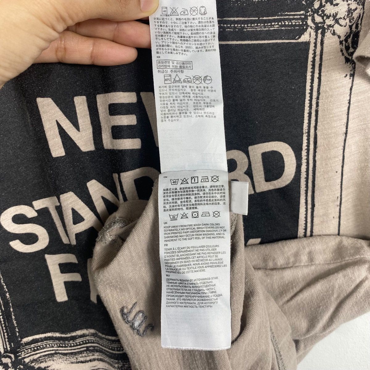 Japanese Brand × Undercover Uniqlo Undercover NEW STANDARD FAMILY Graphic Tee Medium Size M / US 6-8 / IT 42-44 - 8 Thumbnail