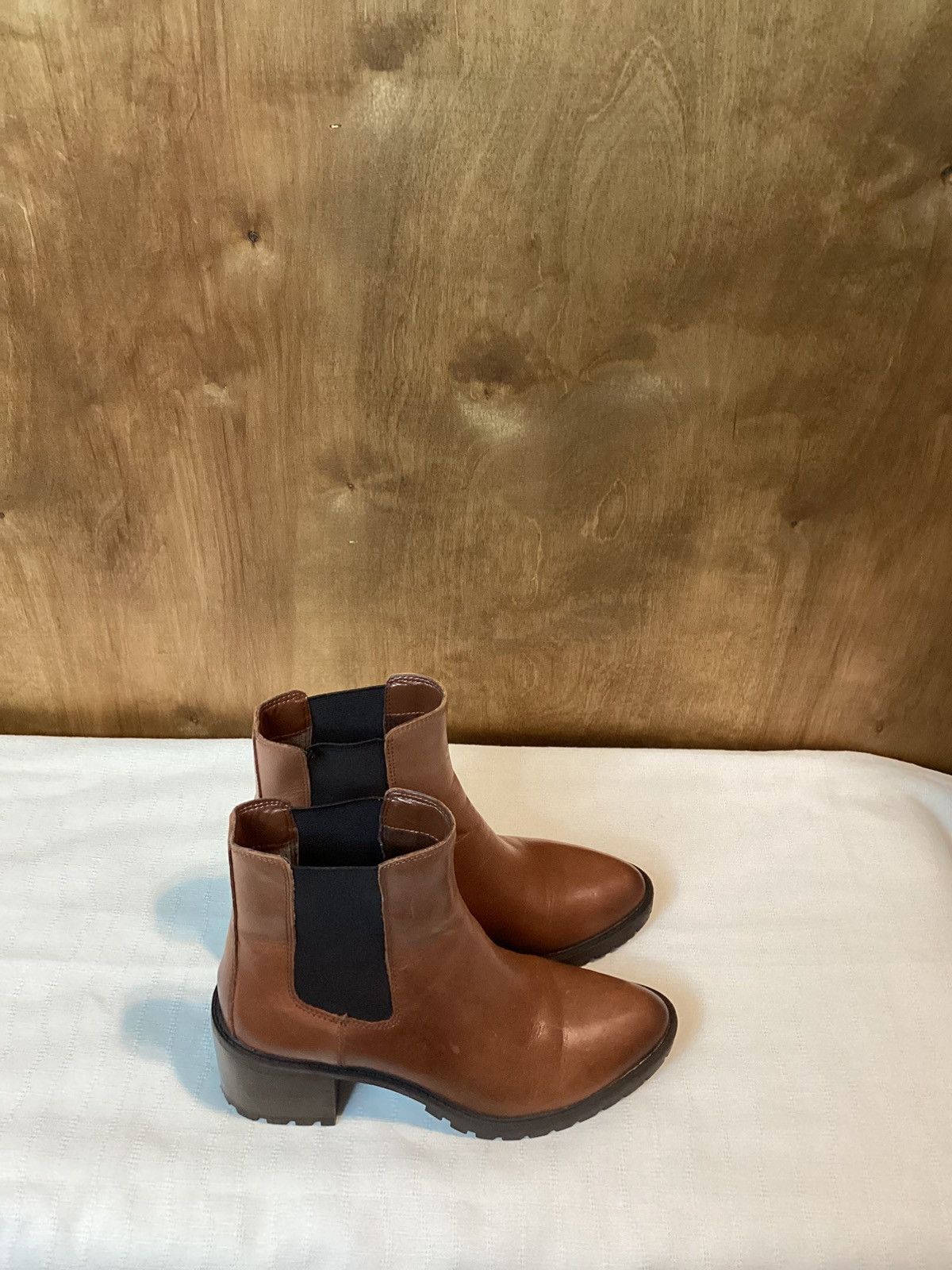 Vince Camuto Ankle Boot Block Heel Size US 9 / IT 39 - 2 Thumbnail