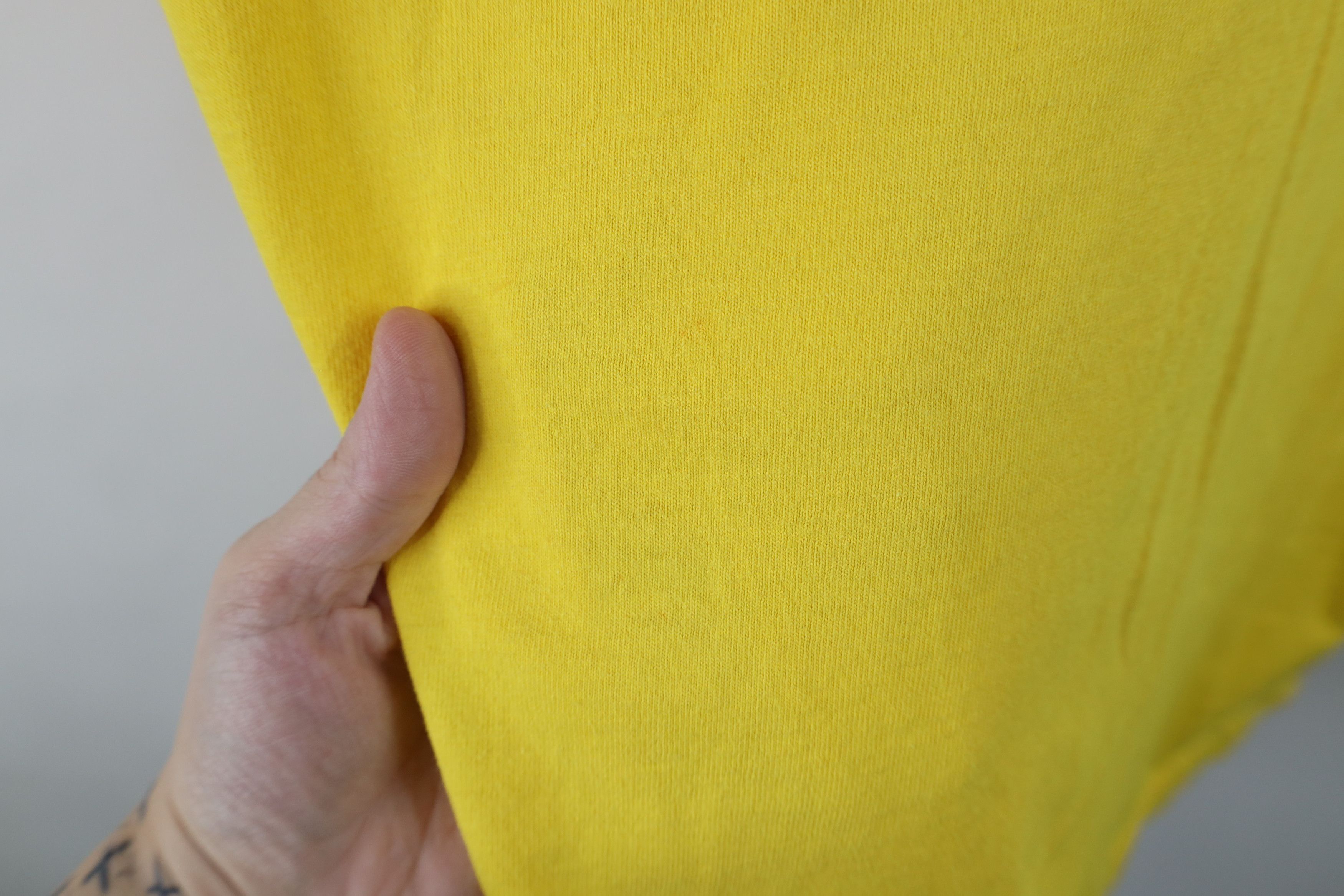 Nike Vintage Nike Scott Center Swoosh Las Vegas T-Shirt Yellow Size US L / EU 52-54 / 3 - 8 Thumbnail
