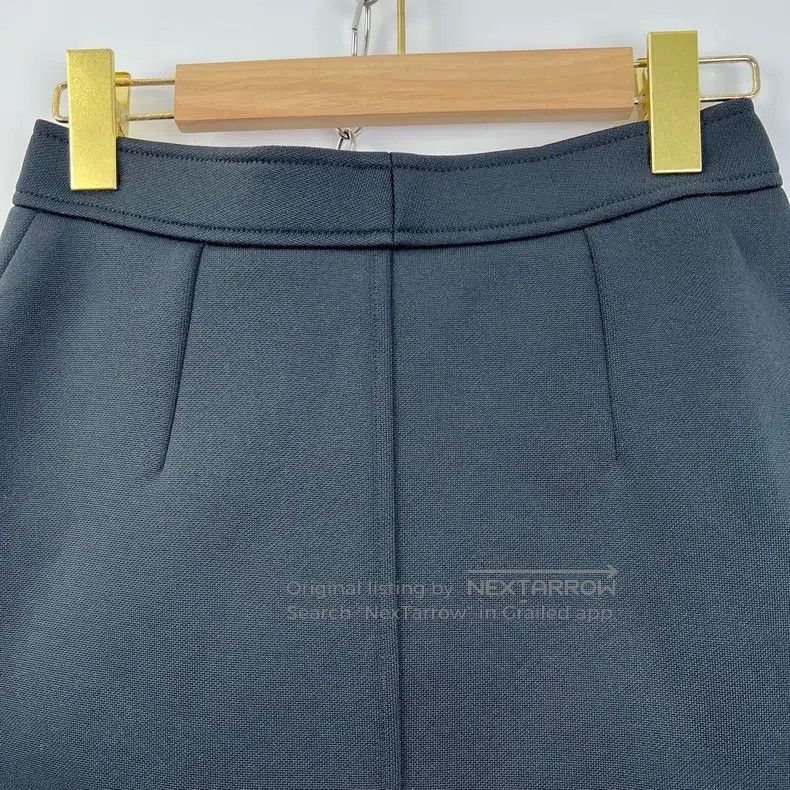 Louis Vuitton Louis Vuitton Black gold button logo embroidered skirt Size 35" - 7 Thumbnail