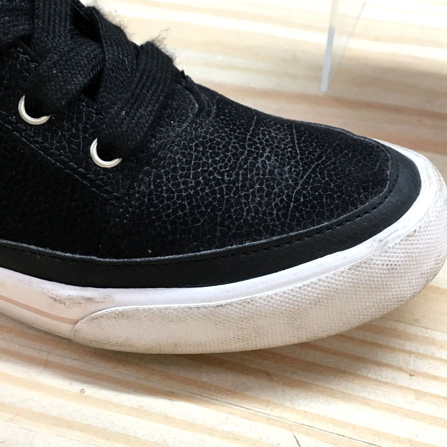 Vintage ROXY Ivan Fur Casual Zip High Top Sneakers Black Faux Leather Shoes Womens 8 Shoes Casual Sneakers Fur Trim High Top Black ROXY Ivan Fur Womens 8 Size M / US 6-8 / IT 42-44 - 4 Thumbnail