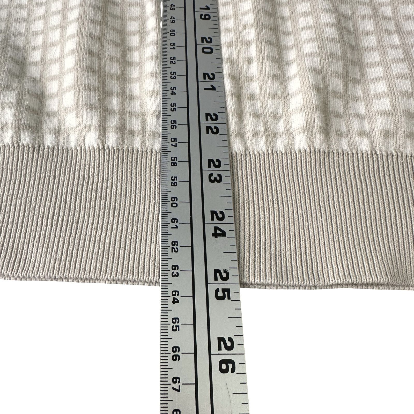 Hugo Boss Hugo Boss Golf Sweater Men’s XL Beige White Grid Knit V-Neck Size US XL / EU 56 / 4 - 10 Thumbnail