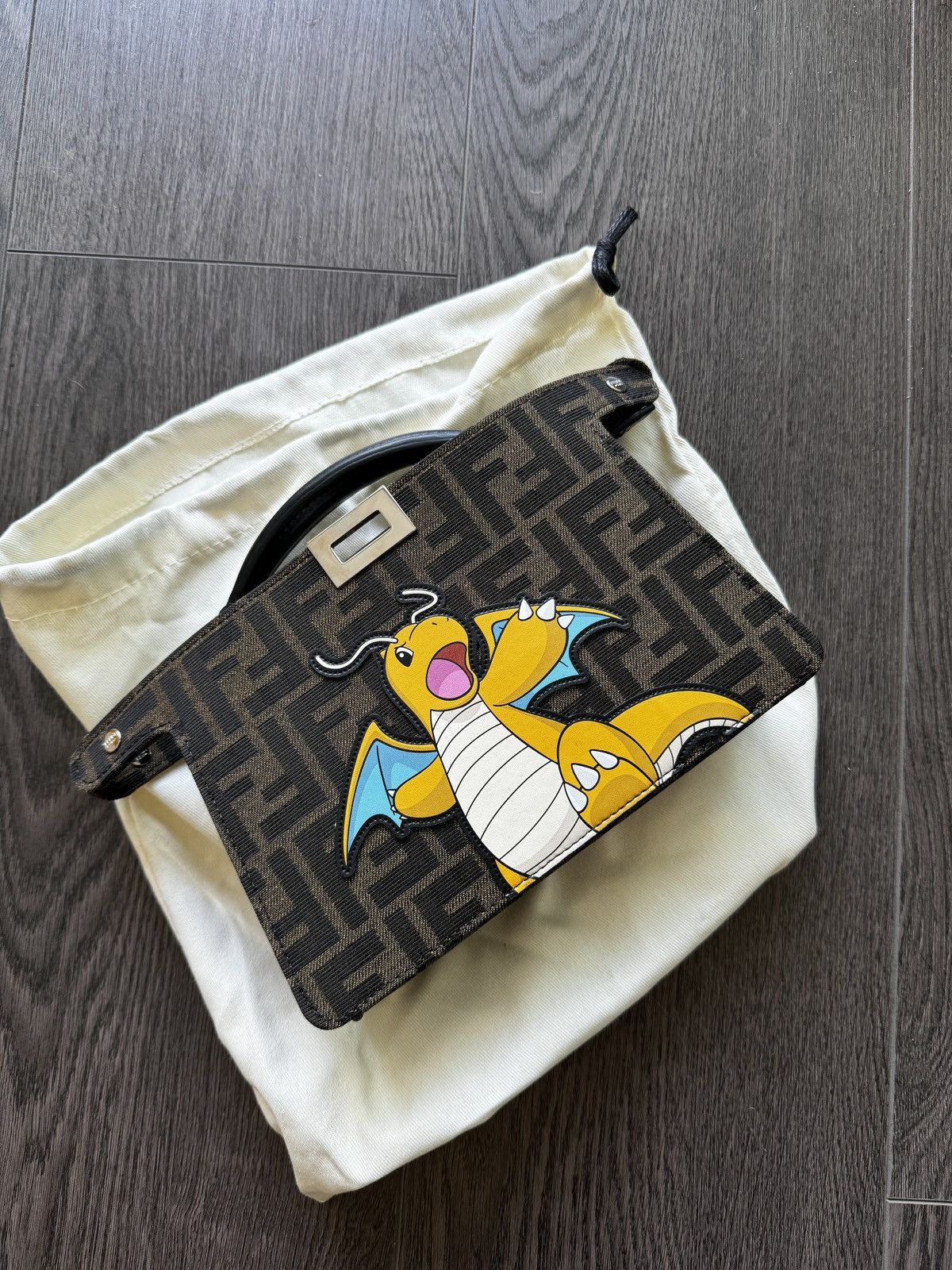 Fendi × Fragment Design × Hiroshi Fujiwara FENDI X FRGMT X POKEMON DRAGONITE PEEKABOO BAG Size ONE SIZE - 1 Thumbnail